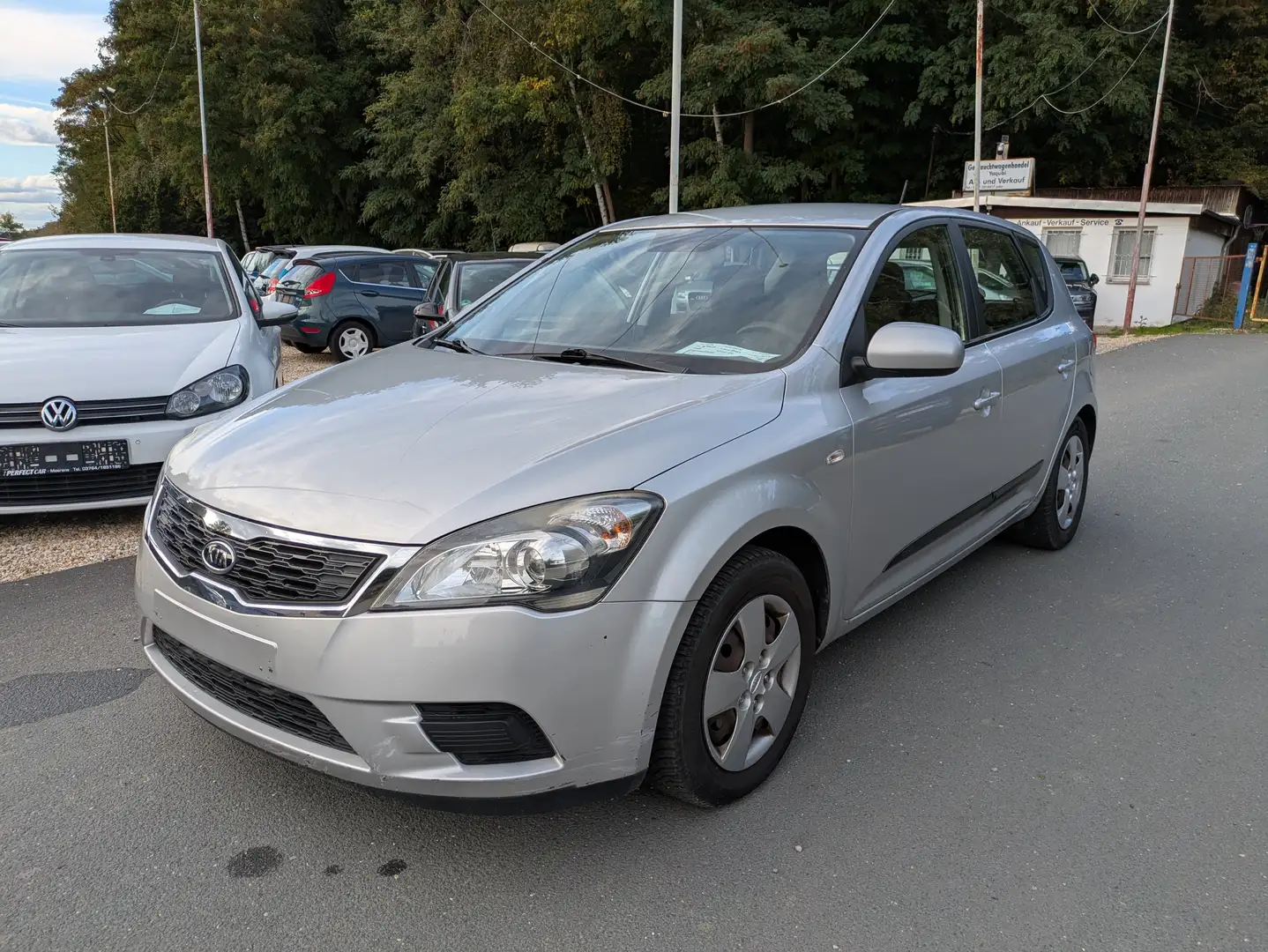 Kia Ceed / cee'd Ceed 1.4 CVVT Attract Silber - 2