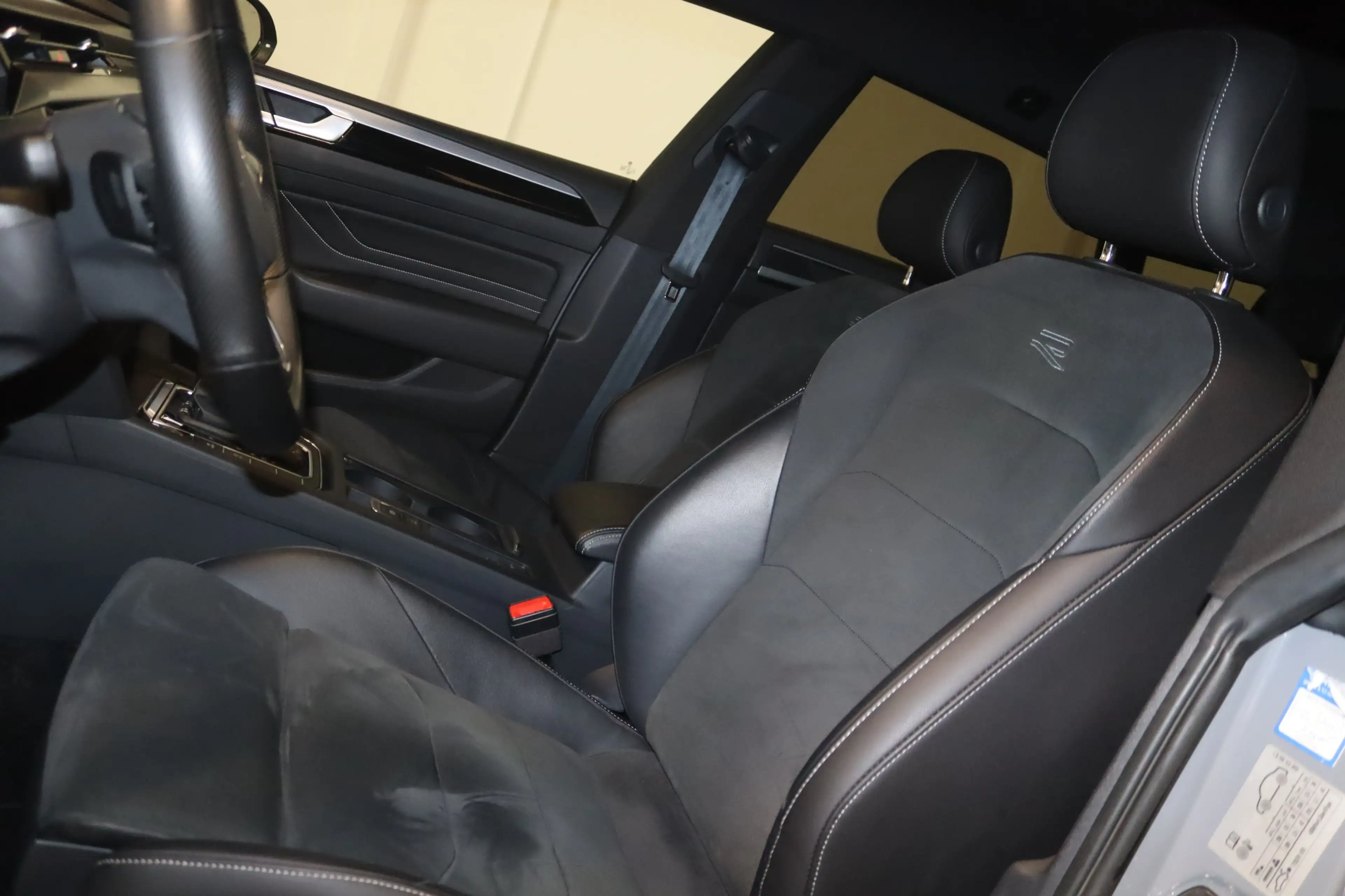 Volkswagen Arteon Shooting Brake R-Line 4M-IQ-NAV-AHK-DCC- — photo 4