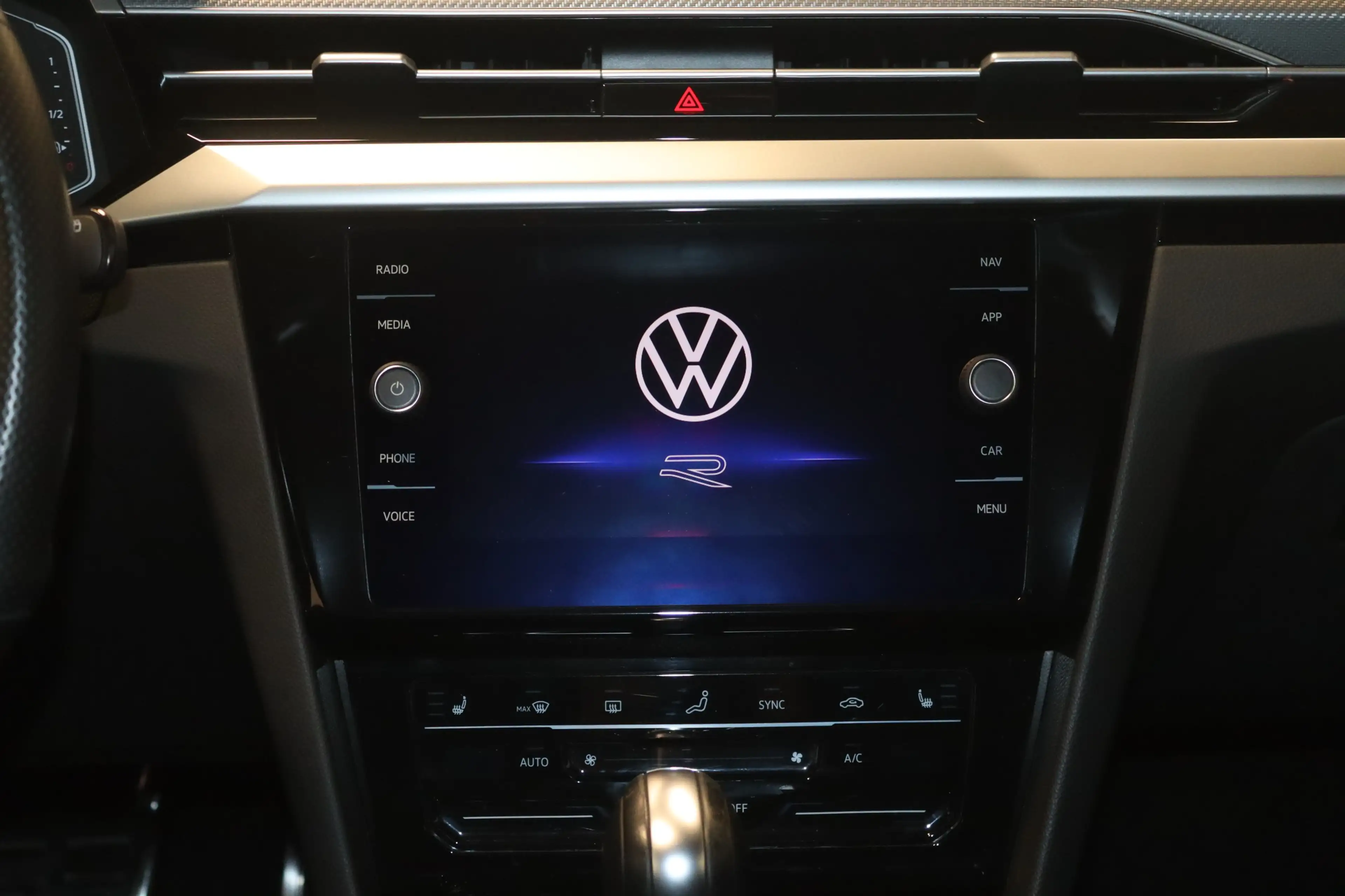 Volkswagen Arteon Shooting Brake R-Line 4M-IQ-NAV-AHK-DCC- — photo 6
