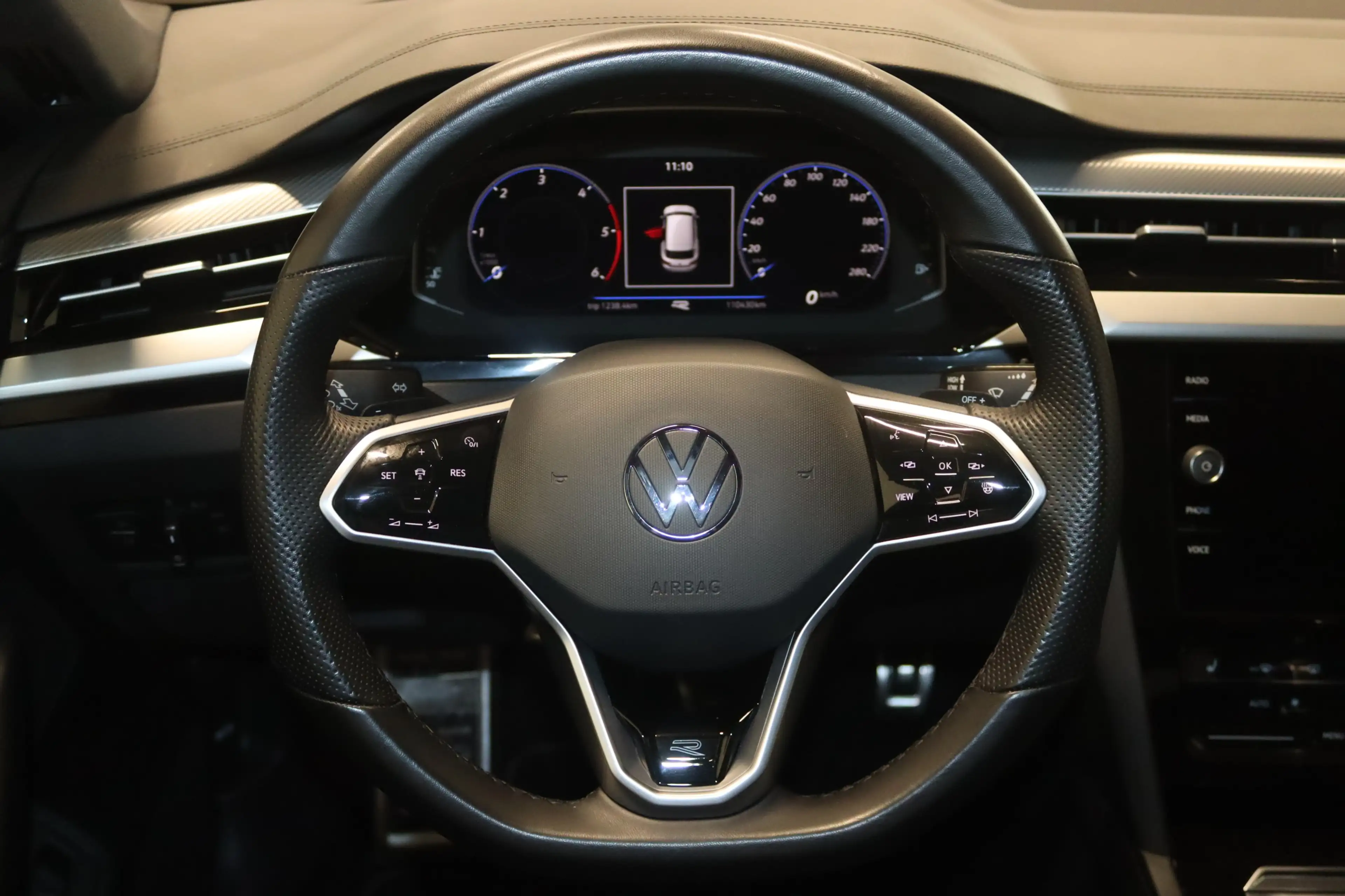 Volkswagen Arteon Shooting Brake R-Line 4M-IQ-NAV-AHK-DCC- — photo 5