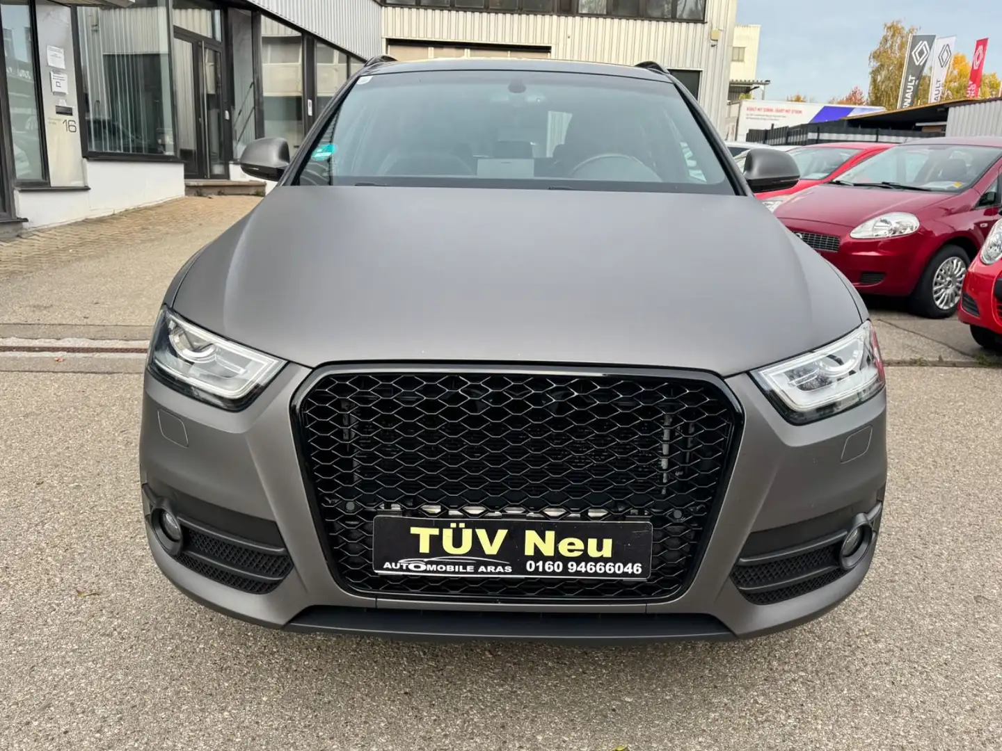 Audi Q3 2.0 TDI quattro S line Tüv neu foliert AHG Grau - 2
