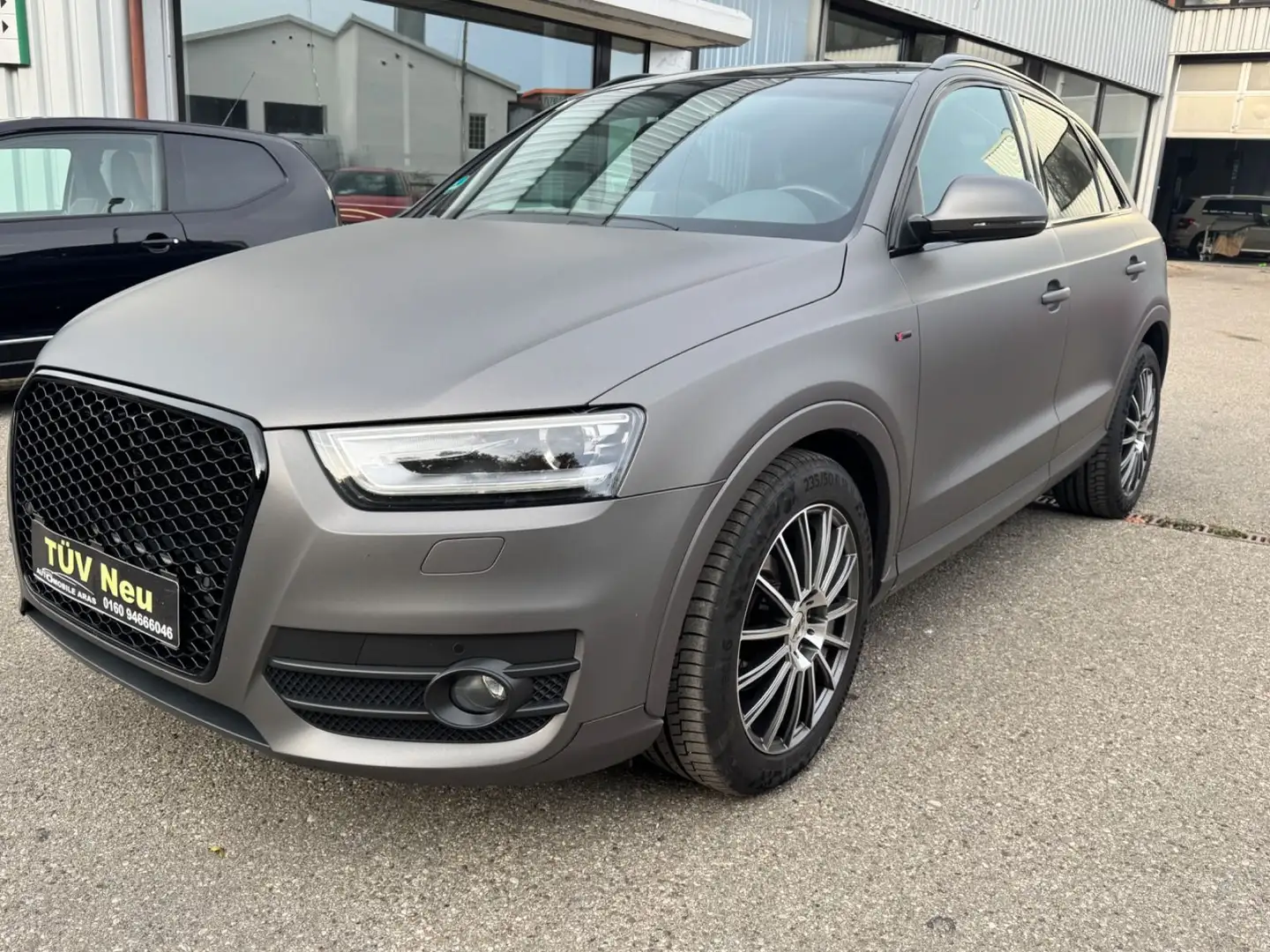 Audi Q3 2.0 TDI quattro S line Tüv neu foliert AHG Grau - 1