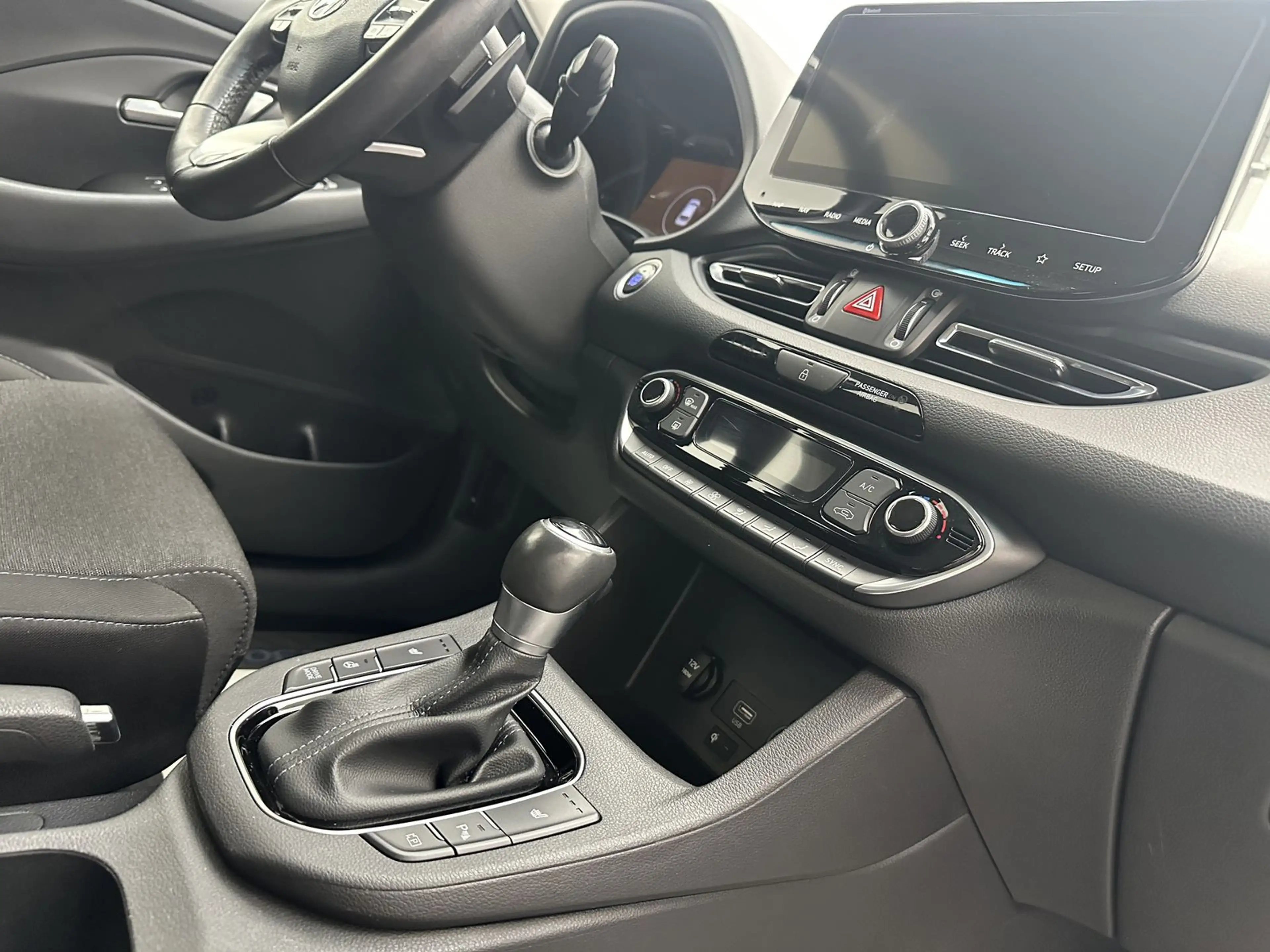 Hyundai i30 Trend Mild-Hybrid "NAVI-CAM-SITZH-MULTI-PDC" — photo 10