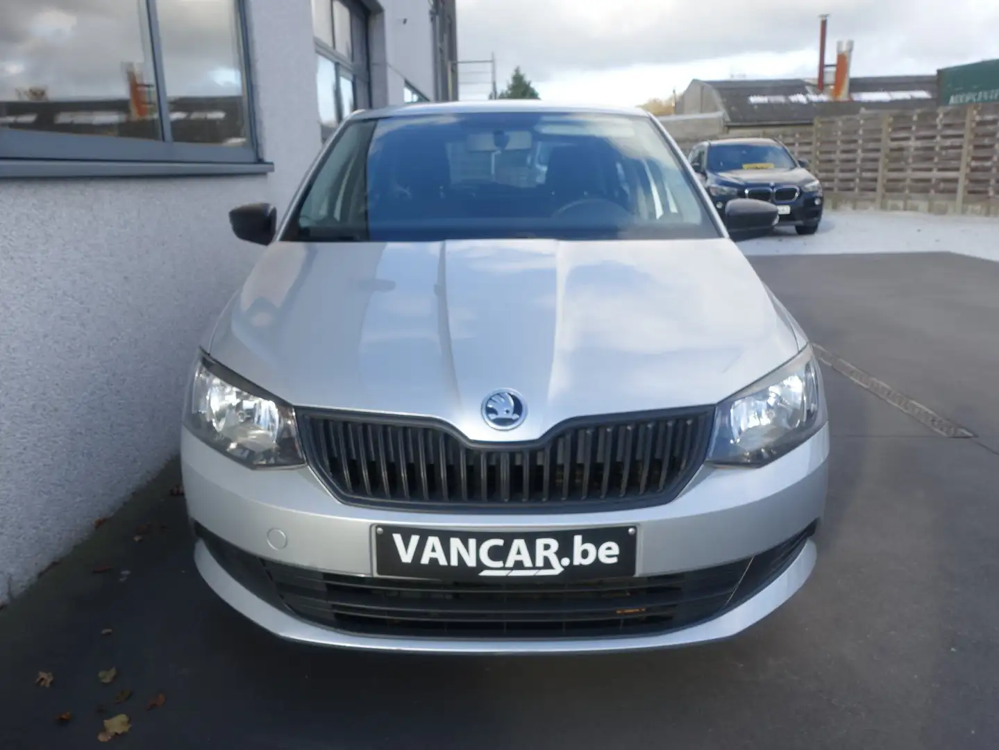 Skoda Fabia 1.0i Active 5dr Metallic USB Gris - 2