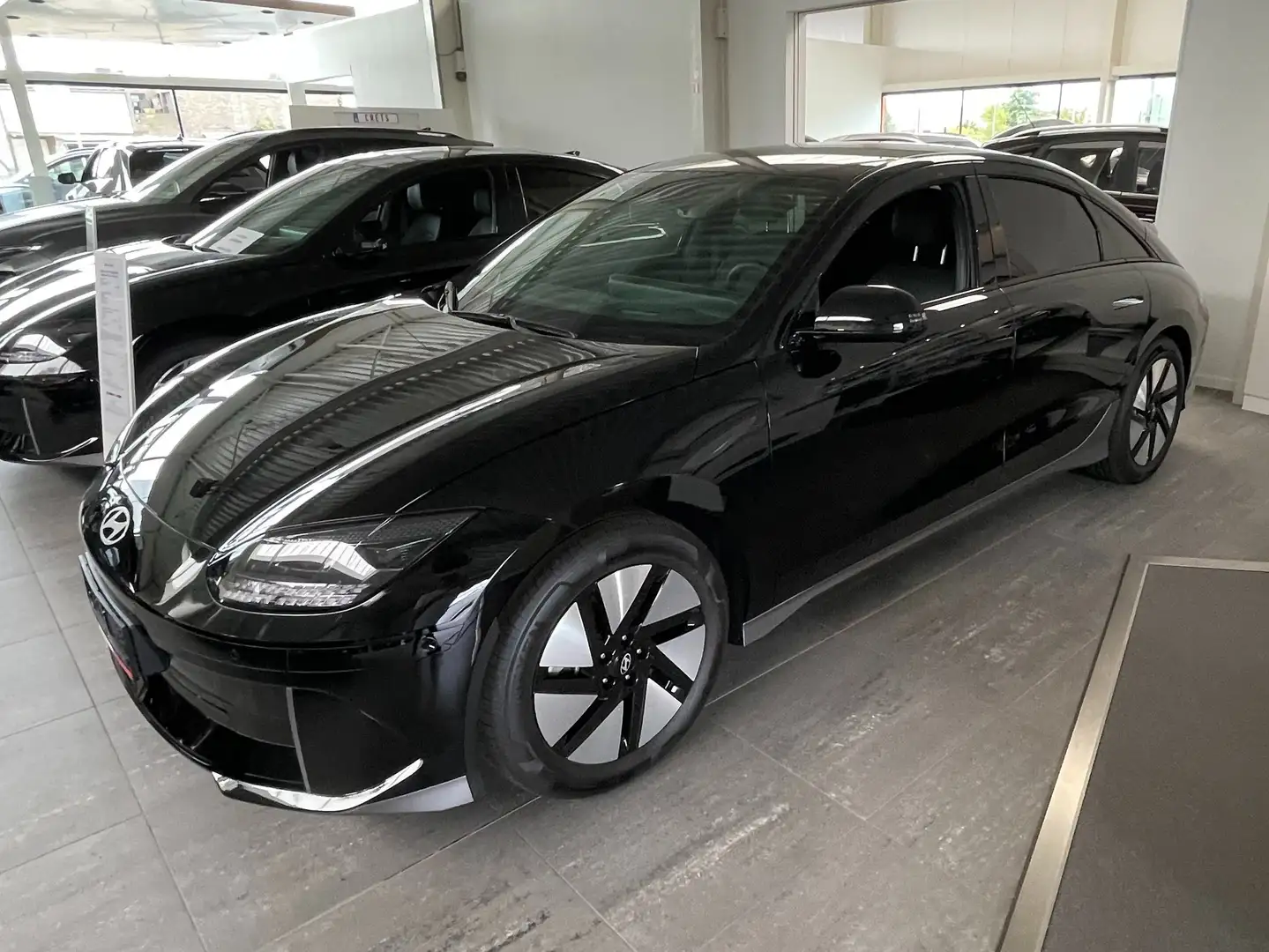 Hyundai IONIQ 6 BALANCE VISION Schwarz - 2