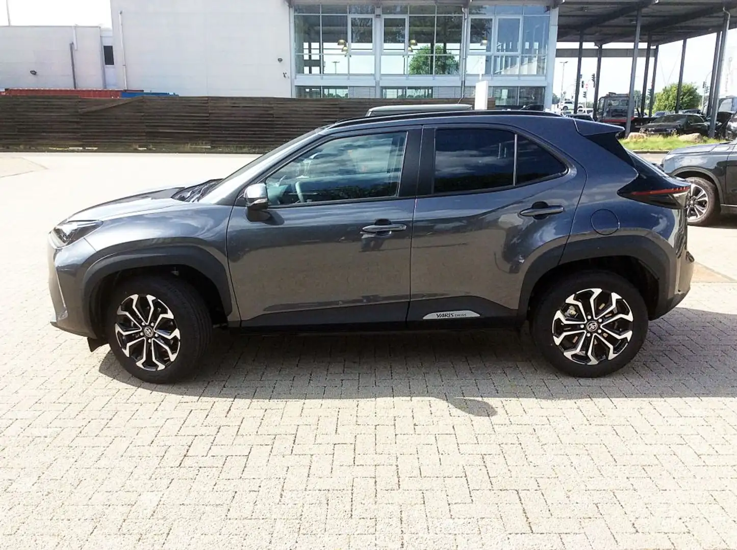 Toyota Yaris Cross Hybrid 130 1.5 VVT-i Teamplayer Grau - 2