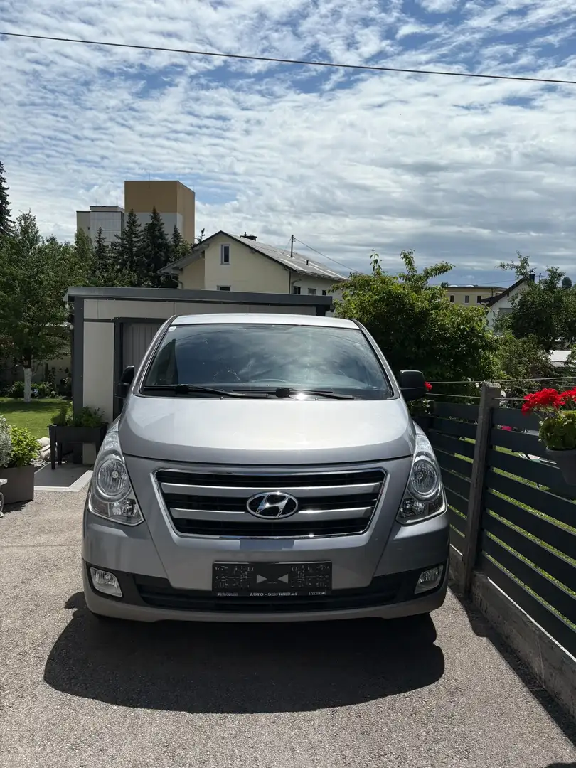 Hyundai Starex 2,5 CRDi Comfort Silber - 2