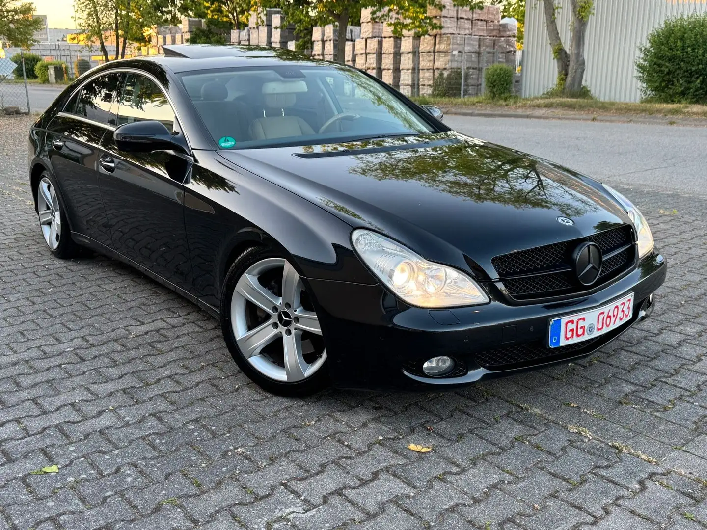 Mercedes-Benz CLS 350 CGI MoPf Top Ausstatung Schwarz - 2