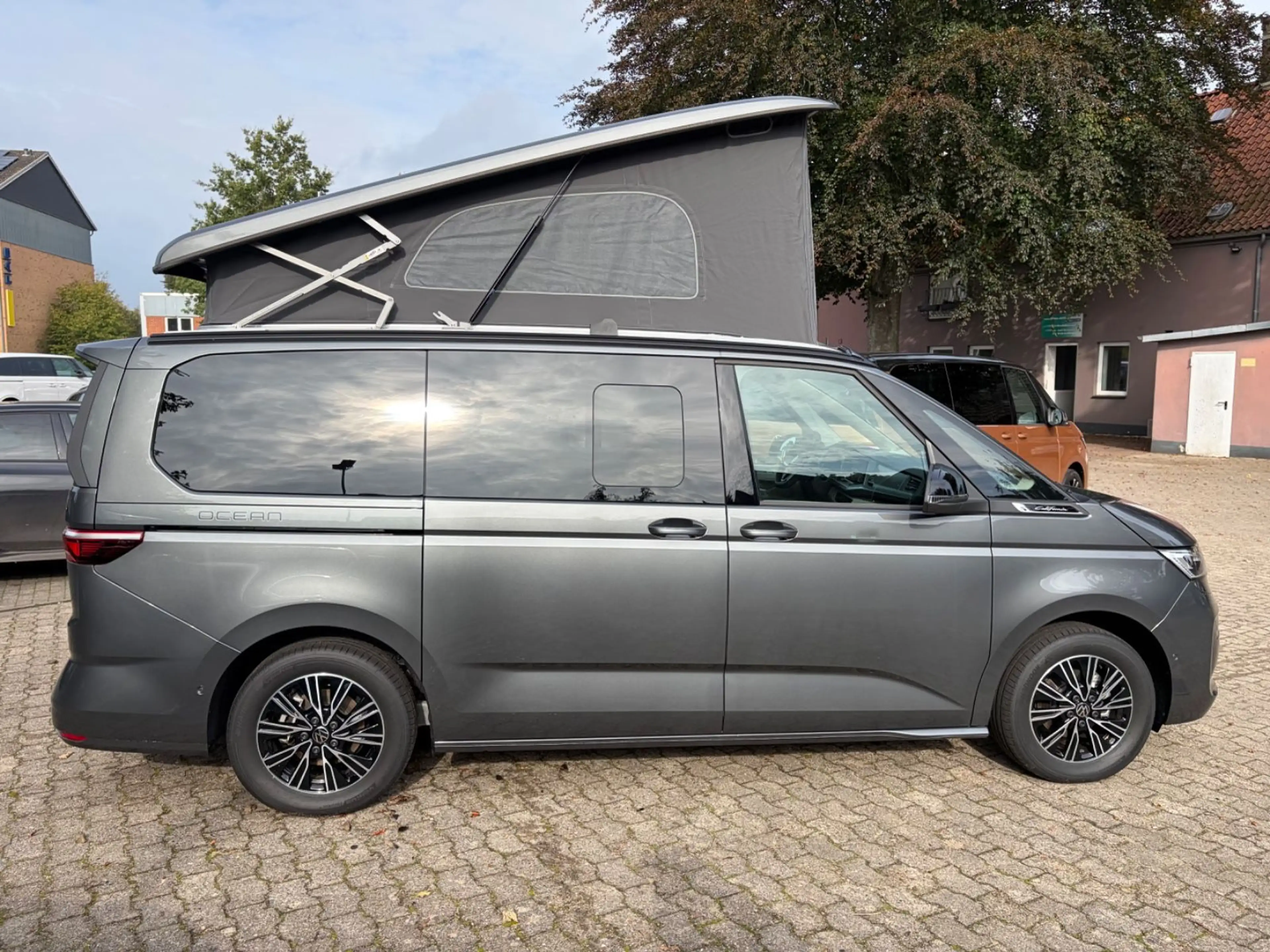 Volkswagen T7 California Ocean 2,0 TDI IQ Light AHK — photo 2