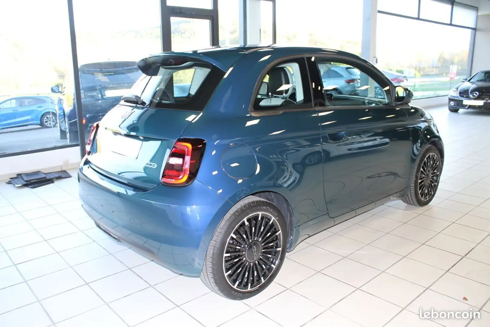 Fiat 500 e 42 kwh 118 ch Icone Plus (1er Main Bleu Ocean Toit panoramique) Bleu - 2