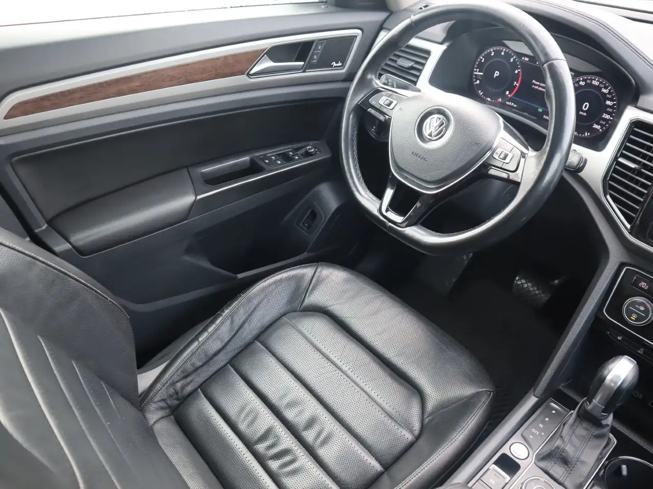 Volkswagen Atlas снимка Volkswagen Atlas
