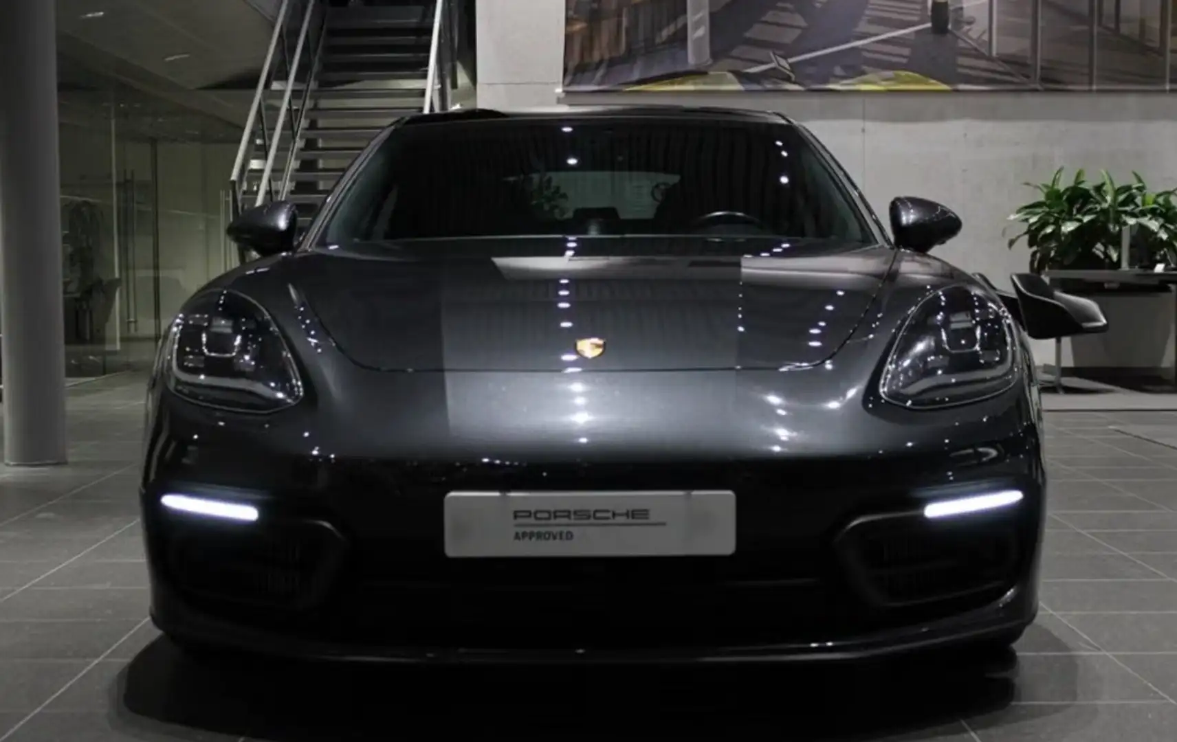Porsche Panamera 4 E-Hybrid Grau - 2