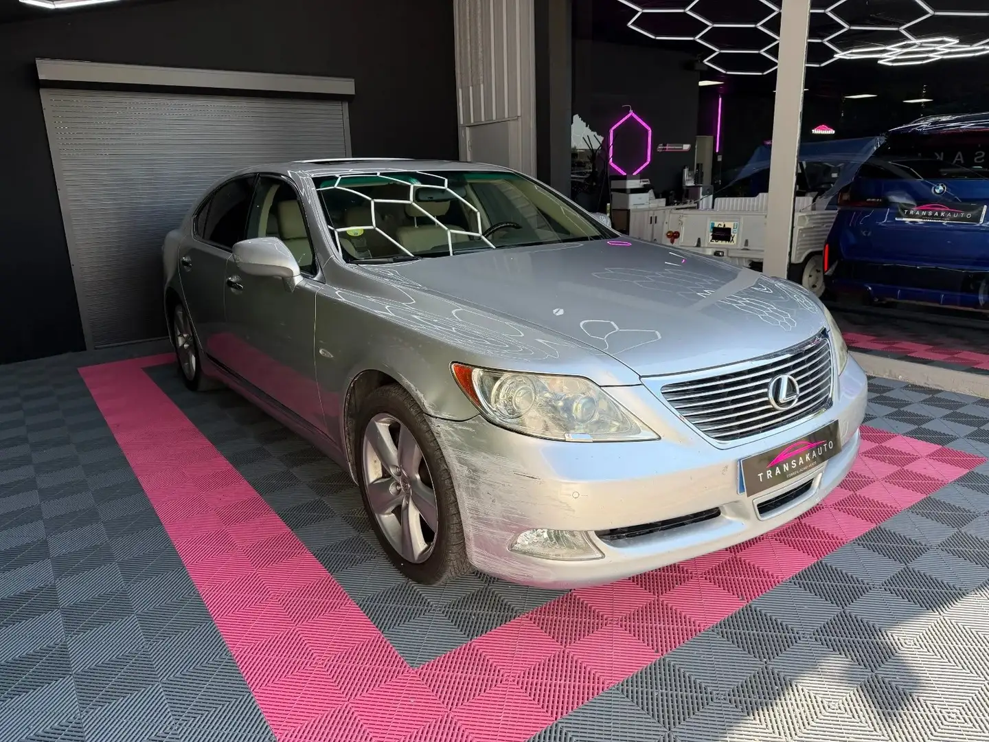 Lexus LS 460 460 Pack President A 381 cv Toit ouvrant Camera de recul ges chauffants ventiles electriques 14 positions Grau - 2