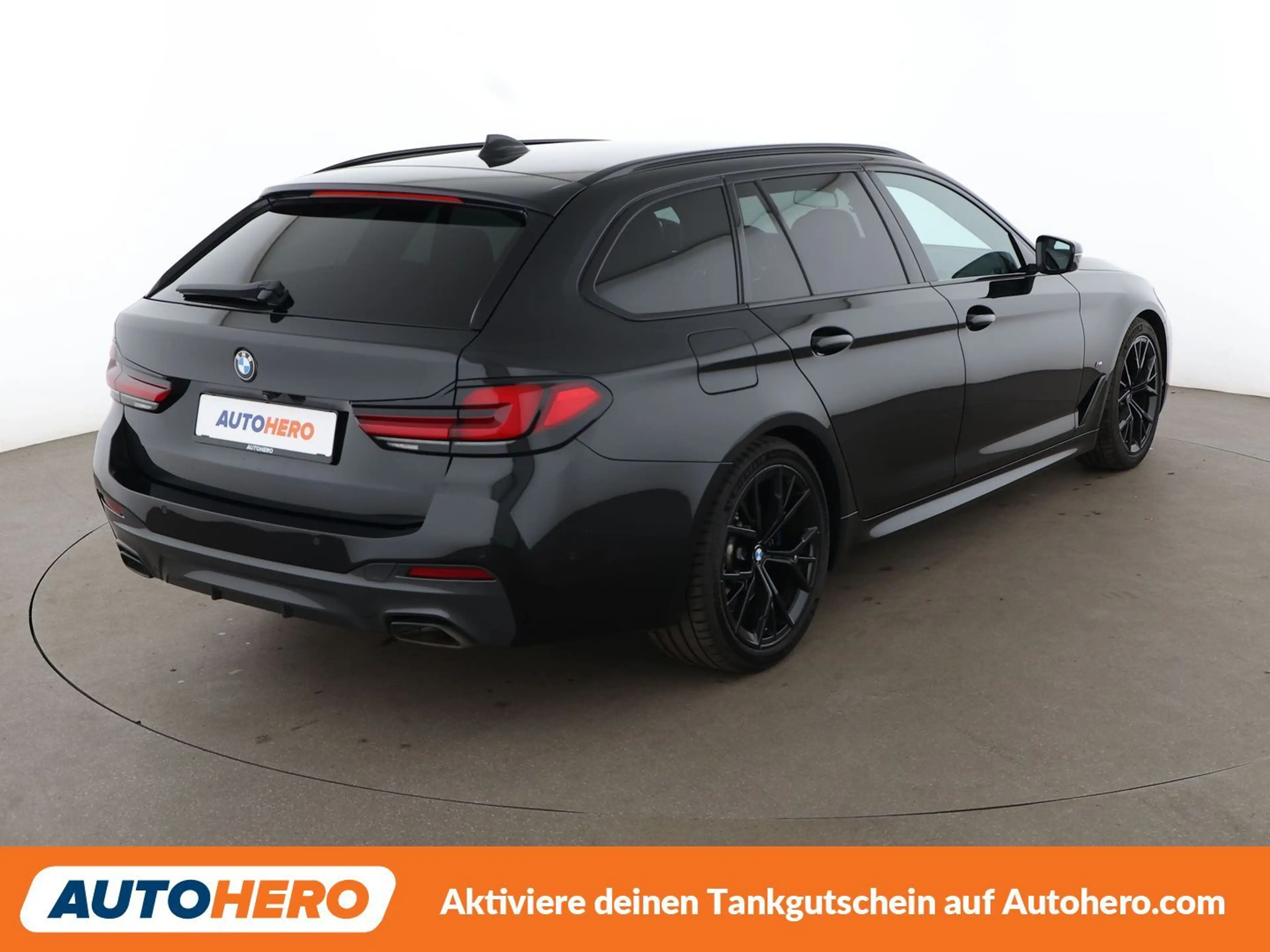 BMW 530 530d M Sport Aut.*NAVI*HUD*LASER*CAM*PDC*SHZ*TEMPO — photo 6