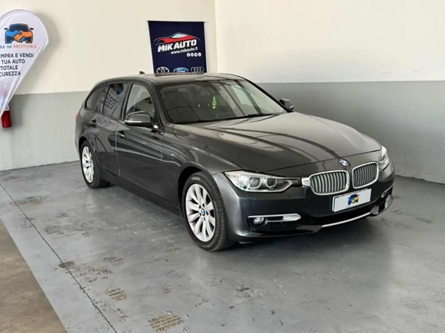 BMW 320 d xDrive Touring Modern TETTO PANO Grigio - 2