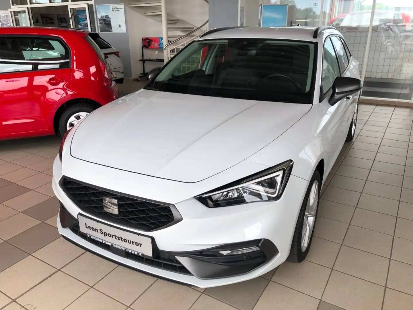 SEAT Leon FR Kombi  e-HYBRID 1.4TSI Automatik DSG Weiß - 2