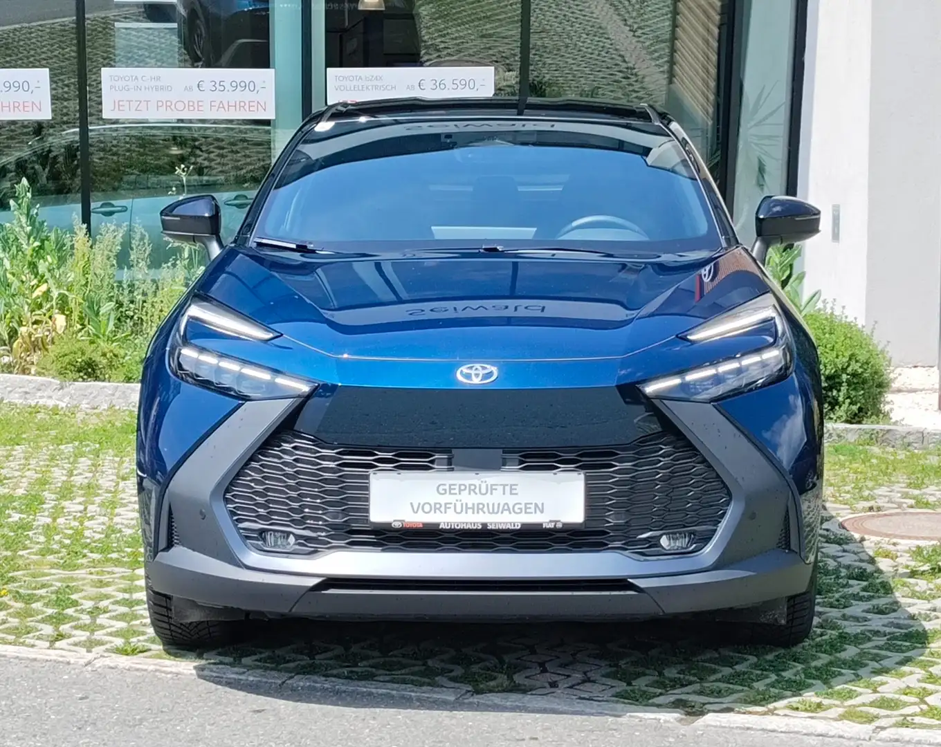 Toyota C-HR 2,0 Plug-In Hybrid E-CVT Active Drive Blau - 2