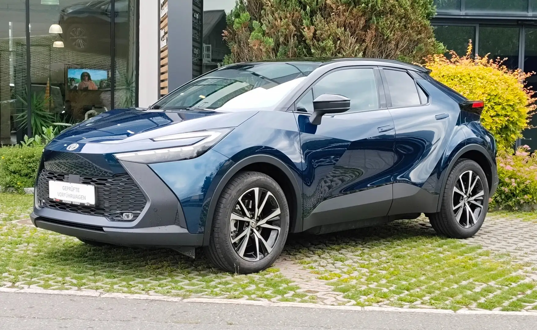 Toyota C-HR 2,0 Plug-In Hybrid E-CVT Active Drive Blau - 1