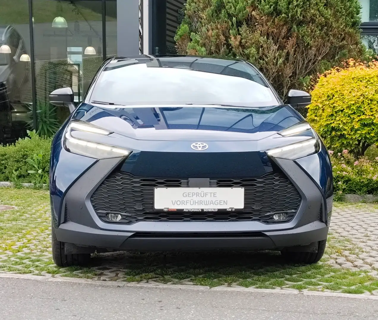 Toyota C-HR 2,0 Plug-In Hybrid E-CVT Active Drive Blau - 2