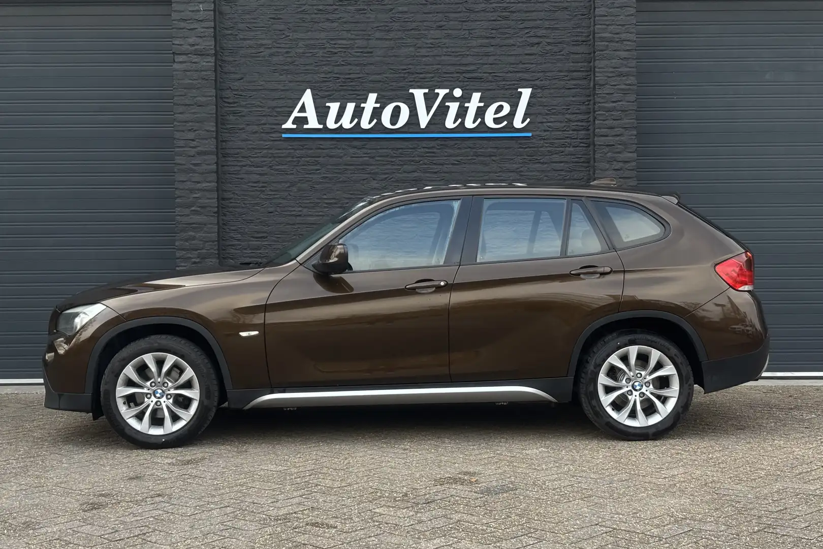 BMW X1 sDrive18i Executive | Trekhaak | Navi | Clima | PD Marrone - 2