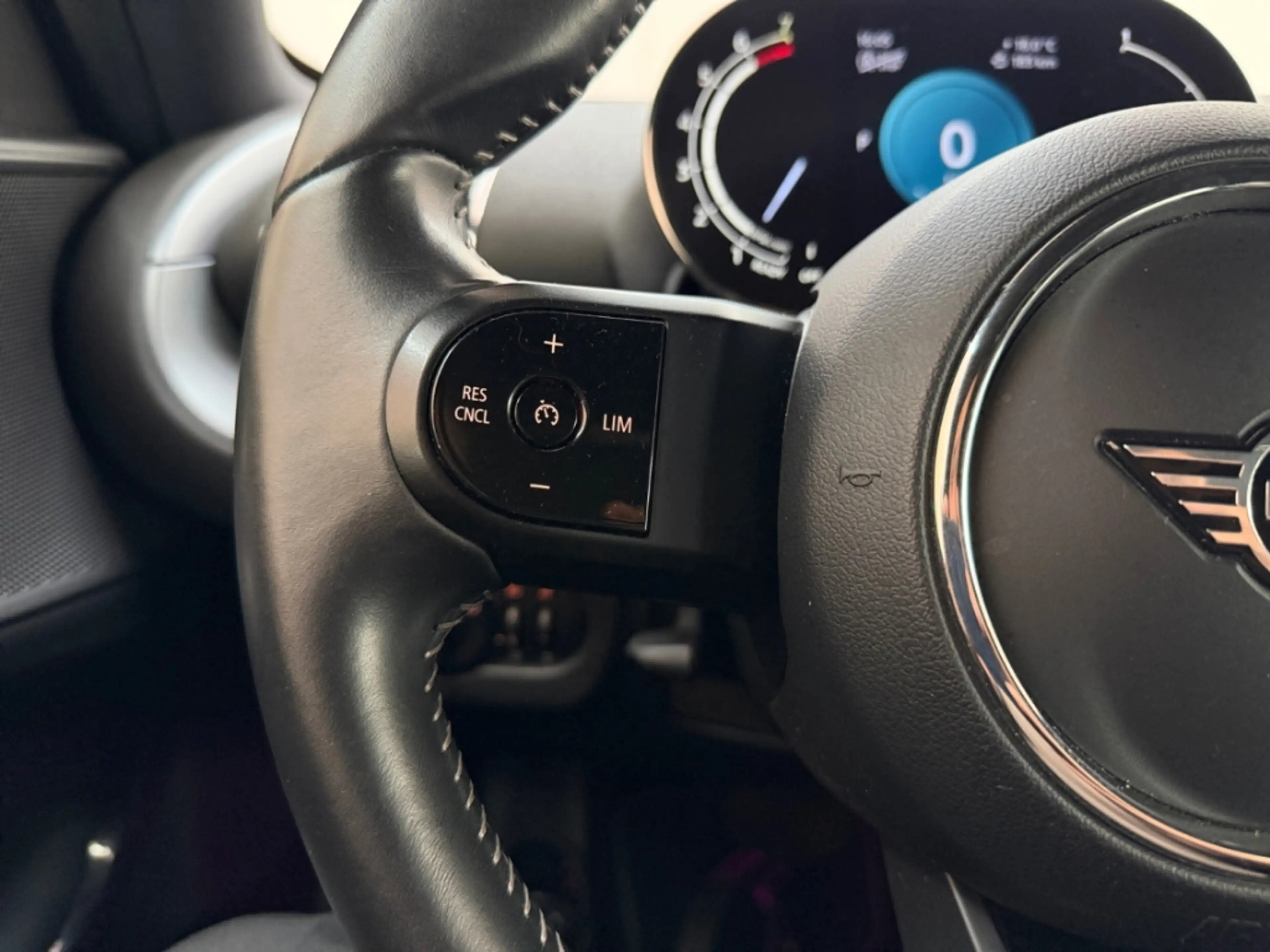 MINI Cooper S Yours Trim AUTOMATIK NAV LED DIG-DISPLAY KAMERA SI — photo 15