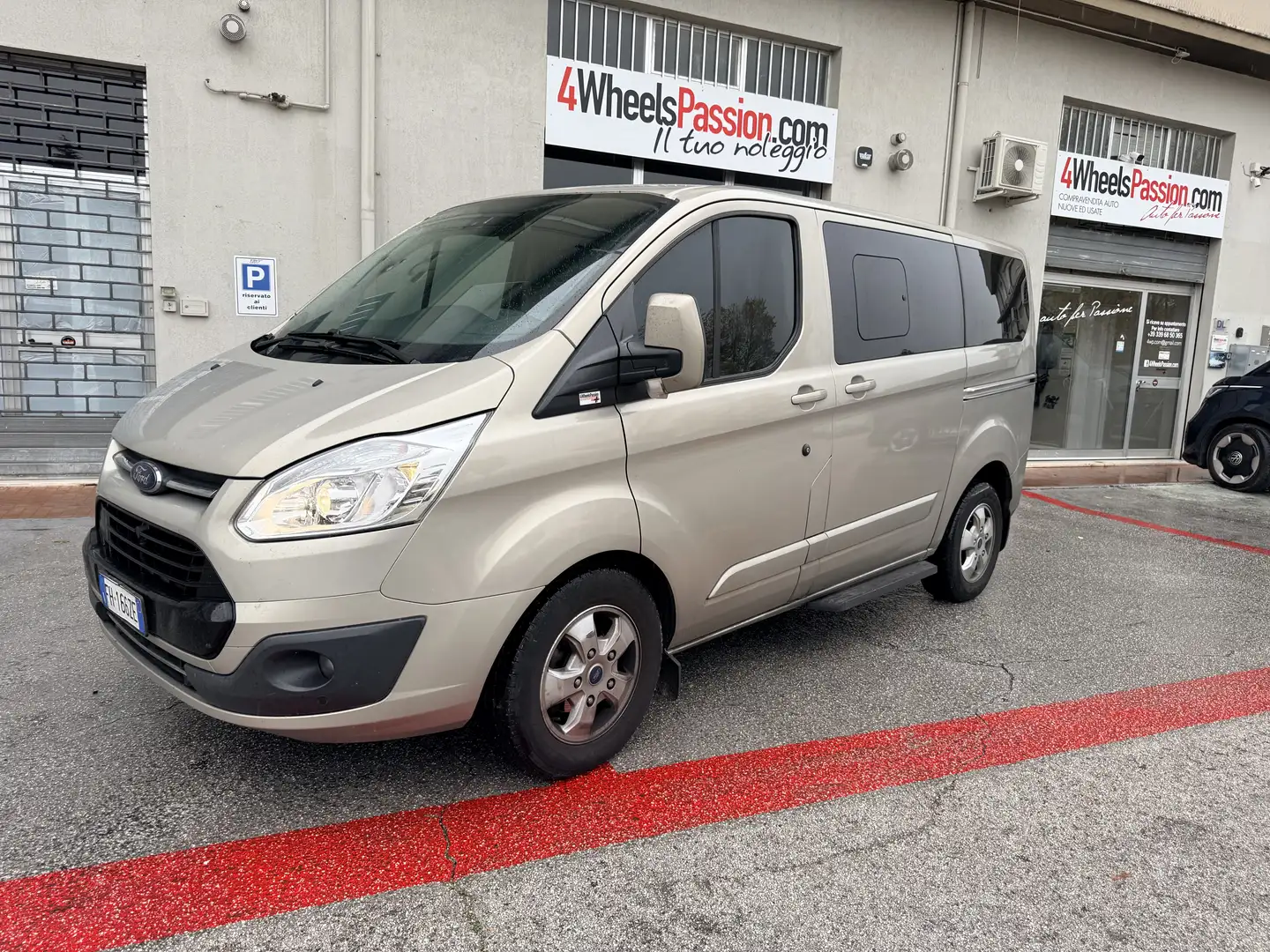 Ford Tourneo Custom 9 posti - 1