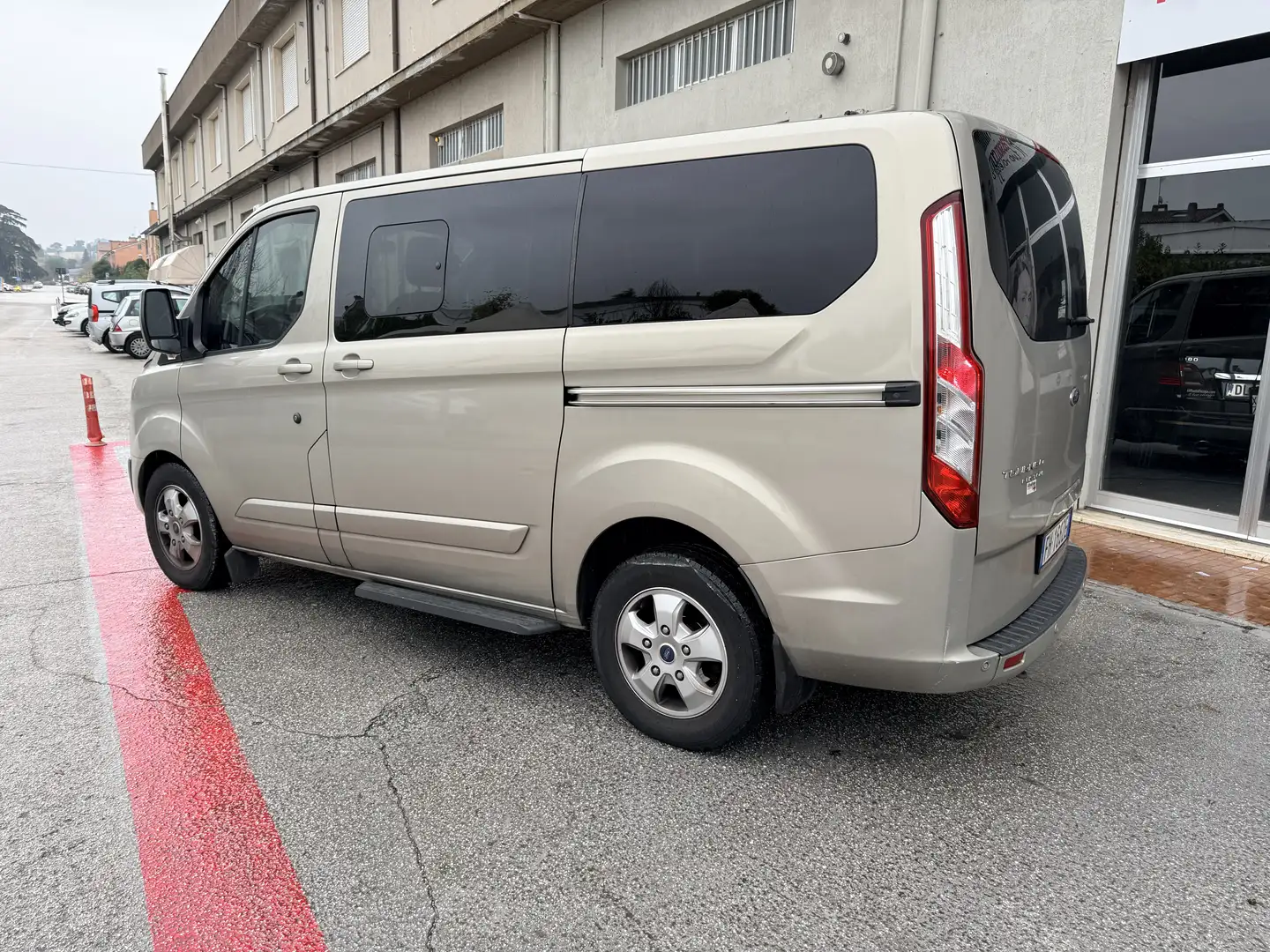 Ford Tourneo Custom 9 posti - 2