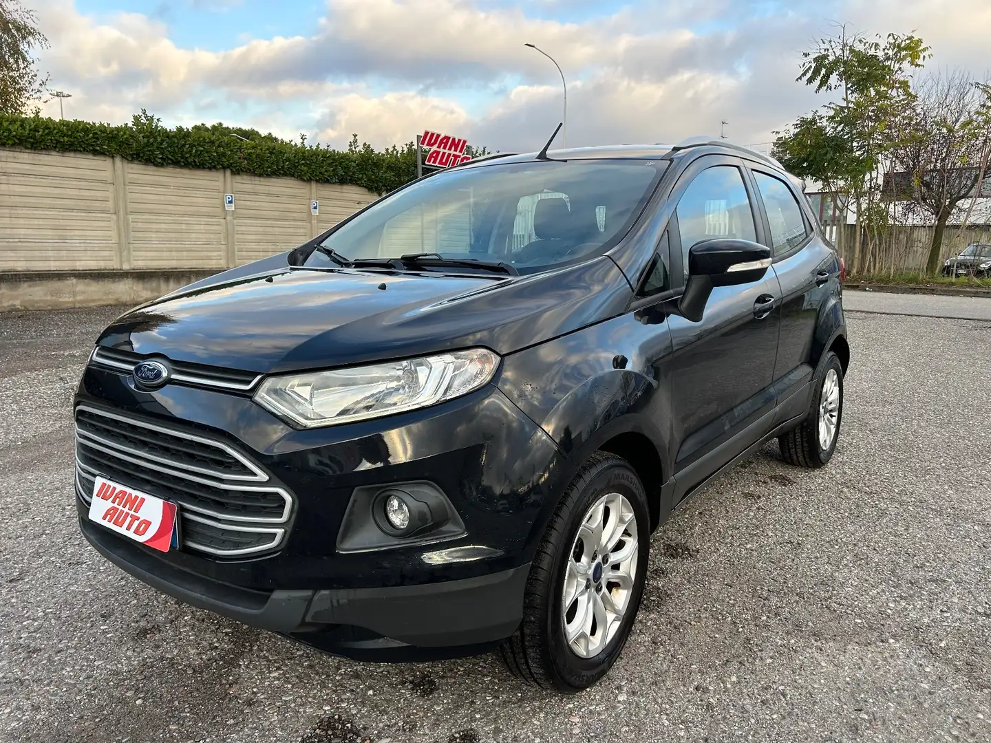 Ford EcoSport 1.5 TDCi 95 CV Plus Schwarz - 1