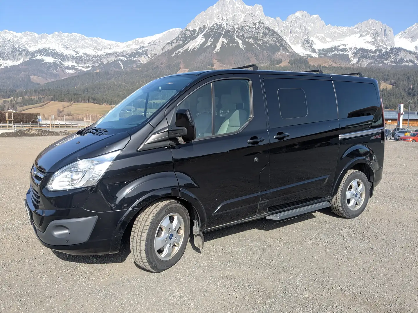 Ford Tourneo Custom Tourneo Custom L1H1 Titanium 2,0 TDCi Aut. Titanium Schwarz - 1