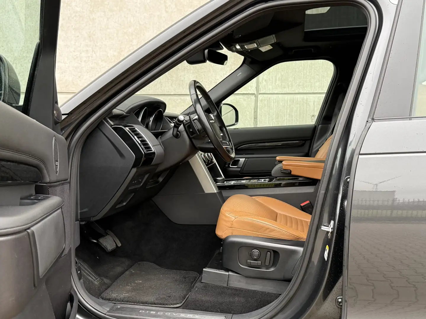 Land Rover Discovery 2.0 Sd4 HSE Luxury 7p. Grijs - 2