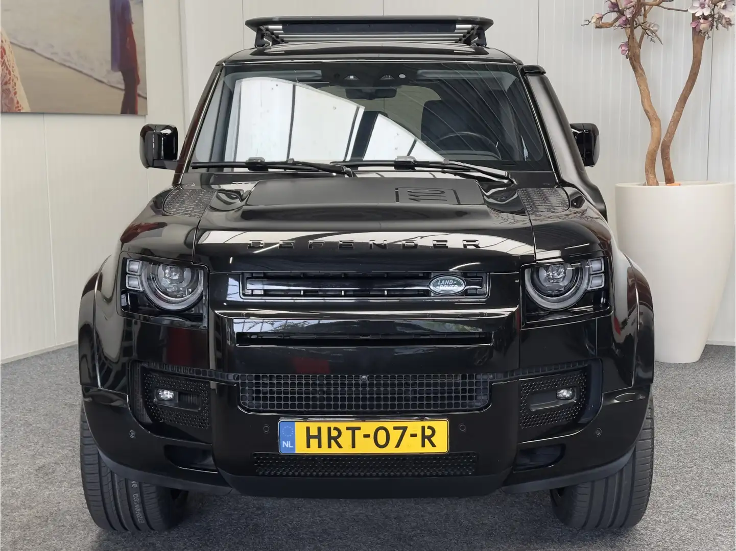 Land Rover Defender 110 2.0 P300 110 HSE 23 INCH NAVIGATIE PANORAMA SC Zwart - 2
