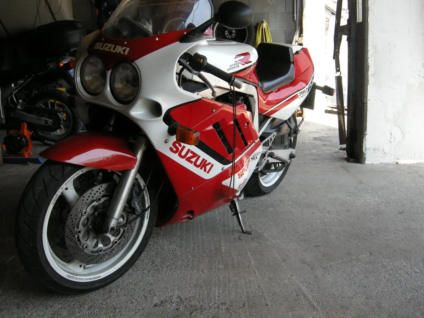 Suzuki GSX-R 750 Rojo - 2