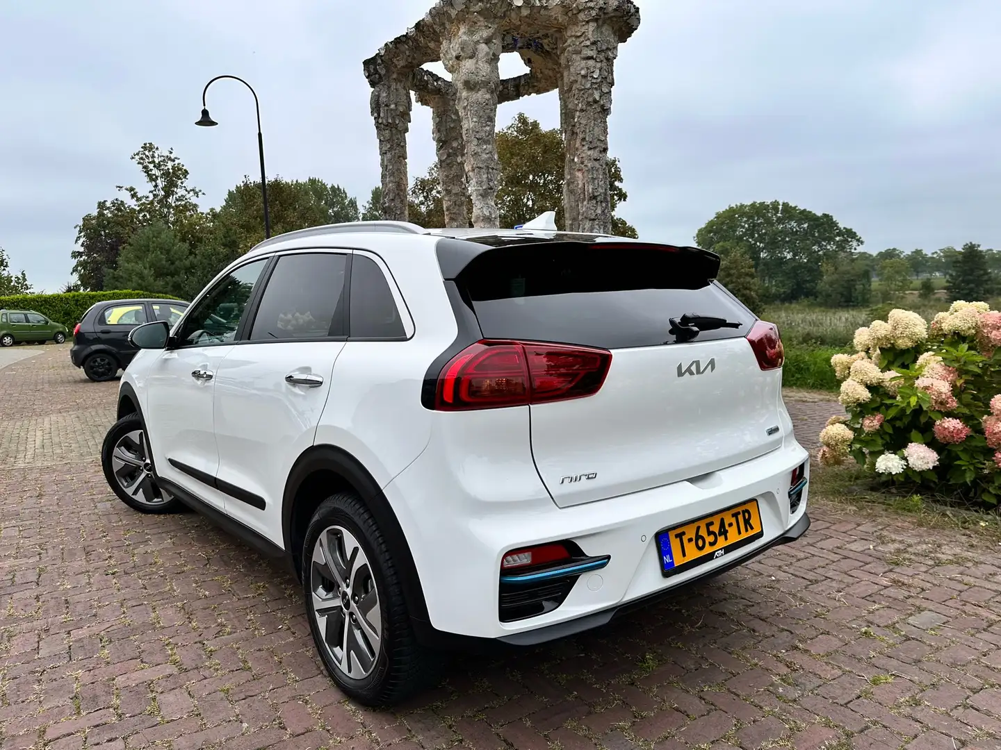 Kia Niro ExecutiveLine 64 kWh Wit - 2