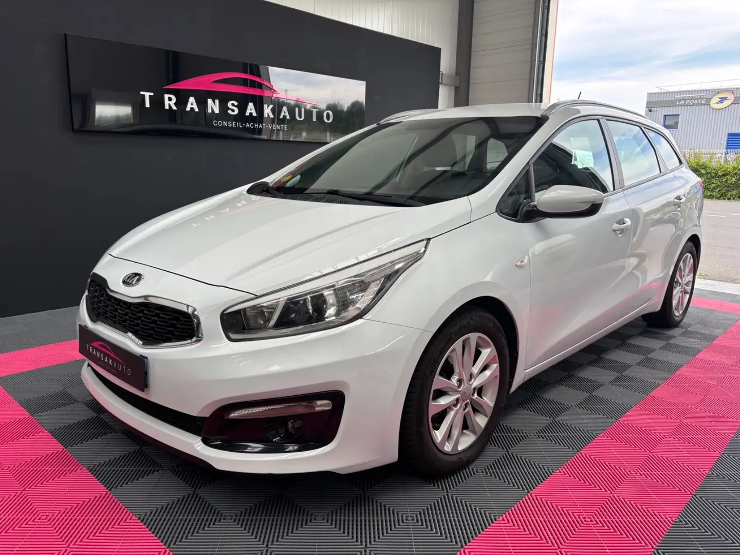 Kia Cee\u0026apos;d SW 1.6 CRDi 136 ch ISG Active Blanc - 1
