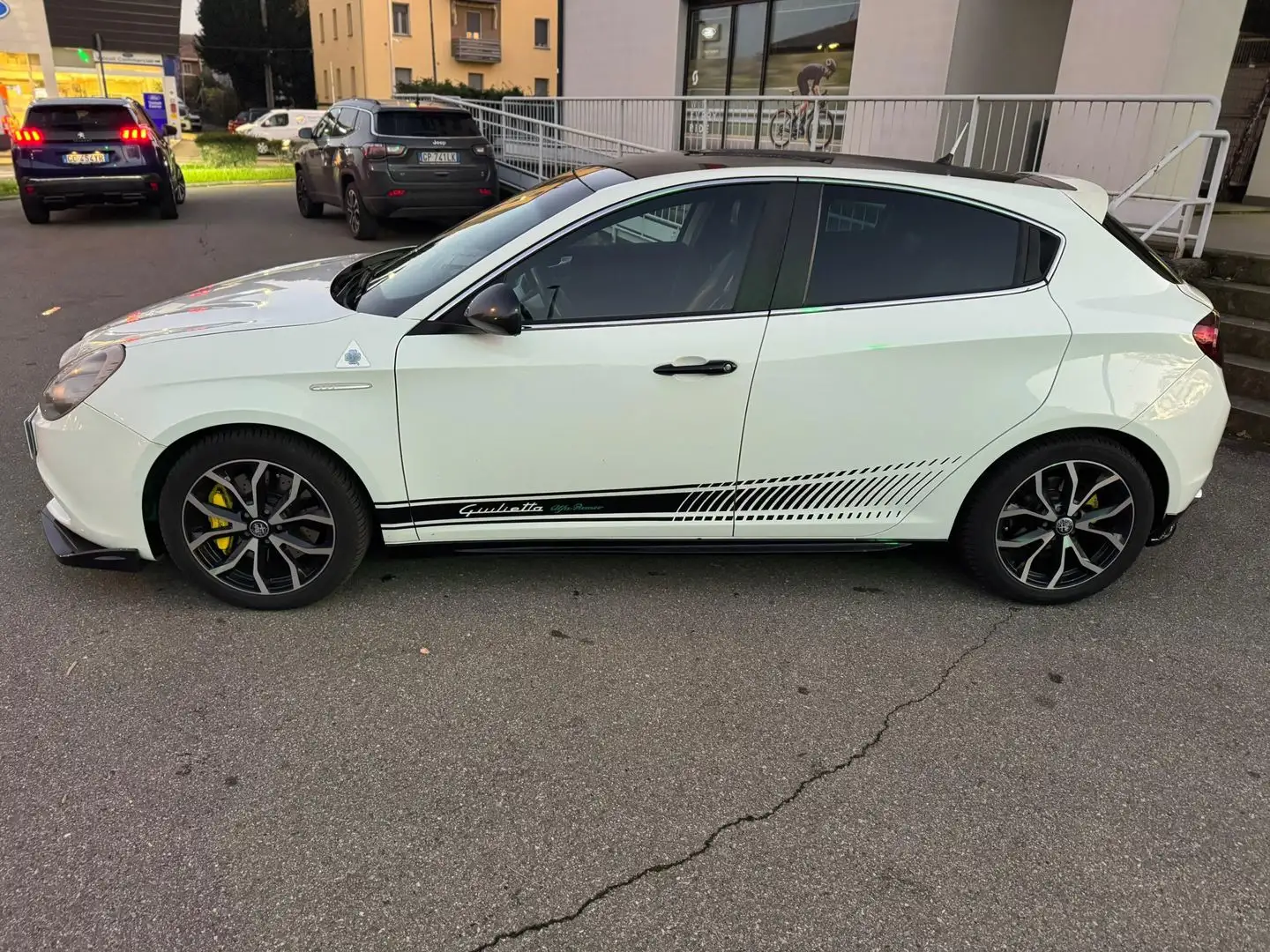 Alfa Romeo Giulietta Distinctive 1.75 TBi 16V Quadrifoglio Verde Bianco - 2