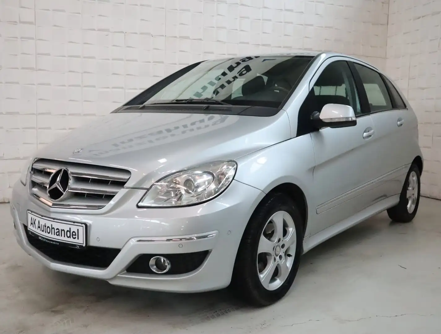Mercedes-Benz B 180 CDI Automatik SHZ Klima PDC Tempomat Silber - 1