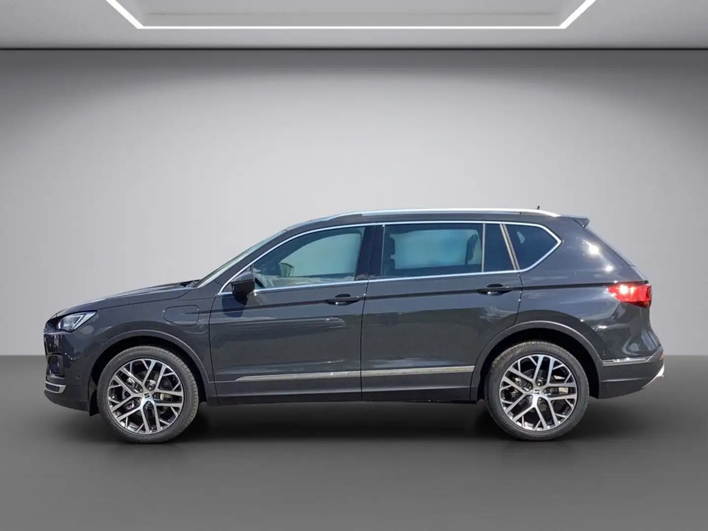 SEAT Tarraco XP 1.4 e-HYBRID NAVI AHK 360° LED PANO Šedá - 2