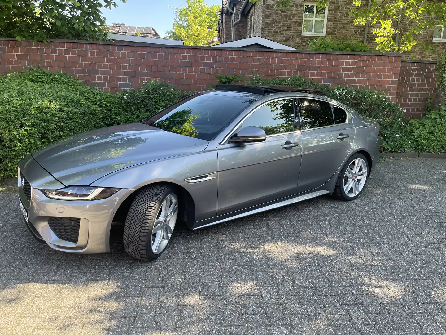Jaguar XE 2.0d i4 R-Dynamic SE 180cv auto - 1