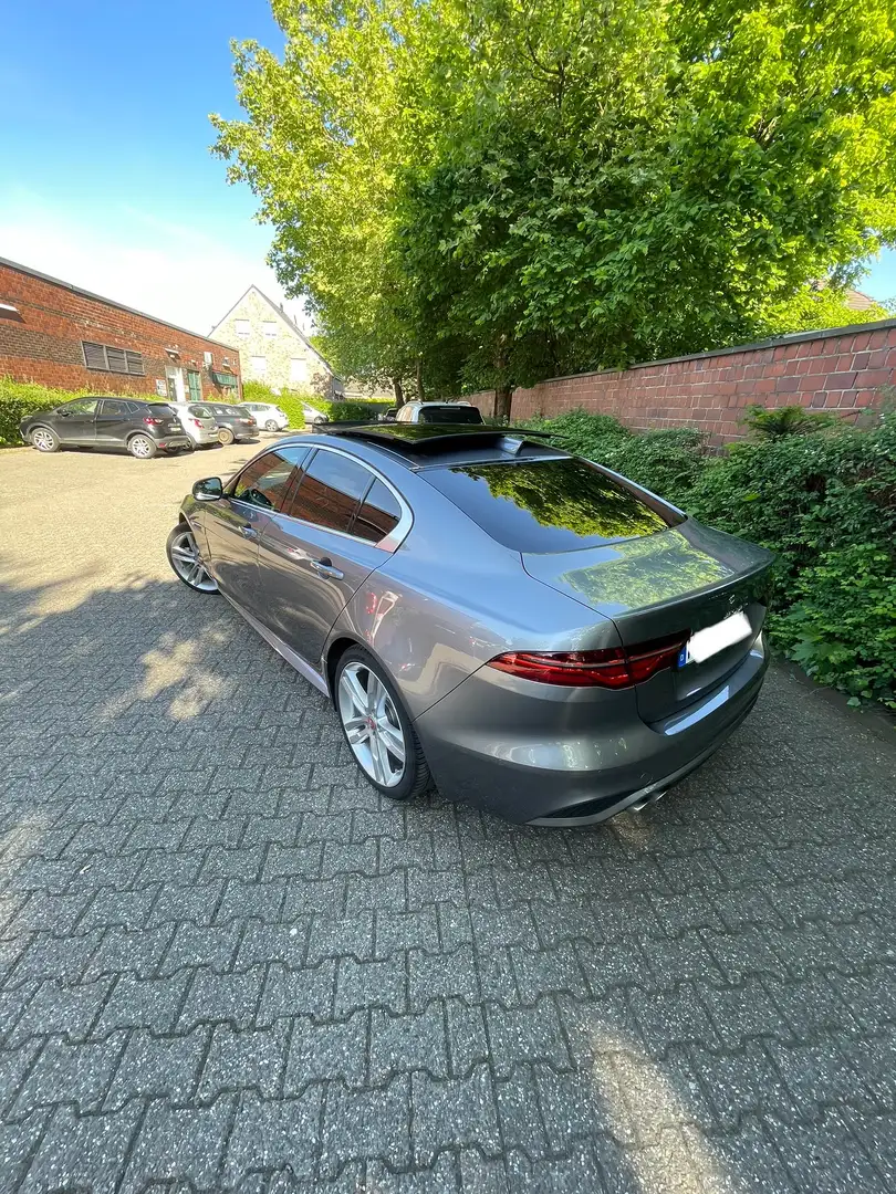 Jaguar XE 2.0d i4 R-Dynamic SE 180cv auto - 2