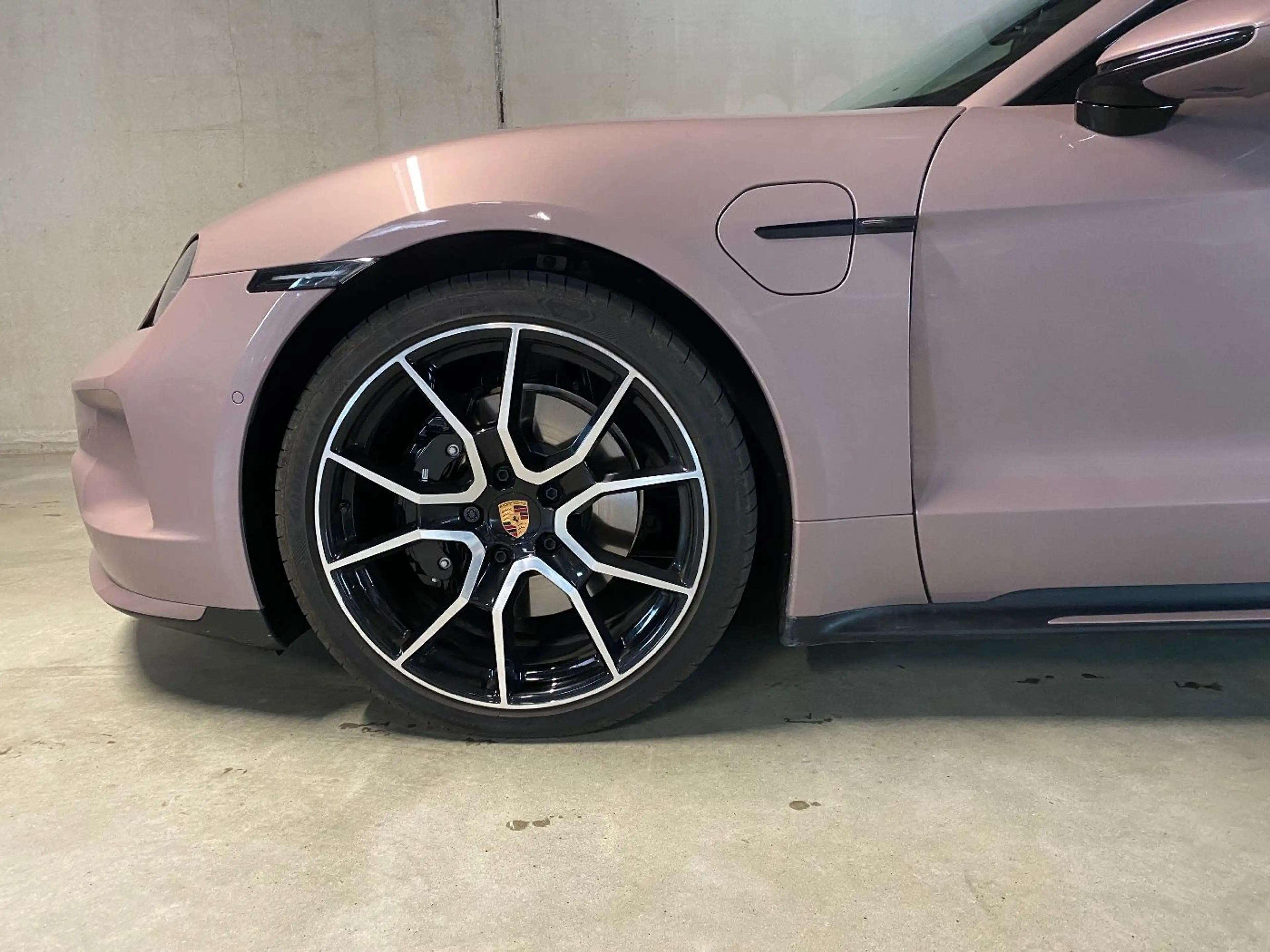 Porsche Taycan 4S Sport Turismo Black Edition — photo 8