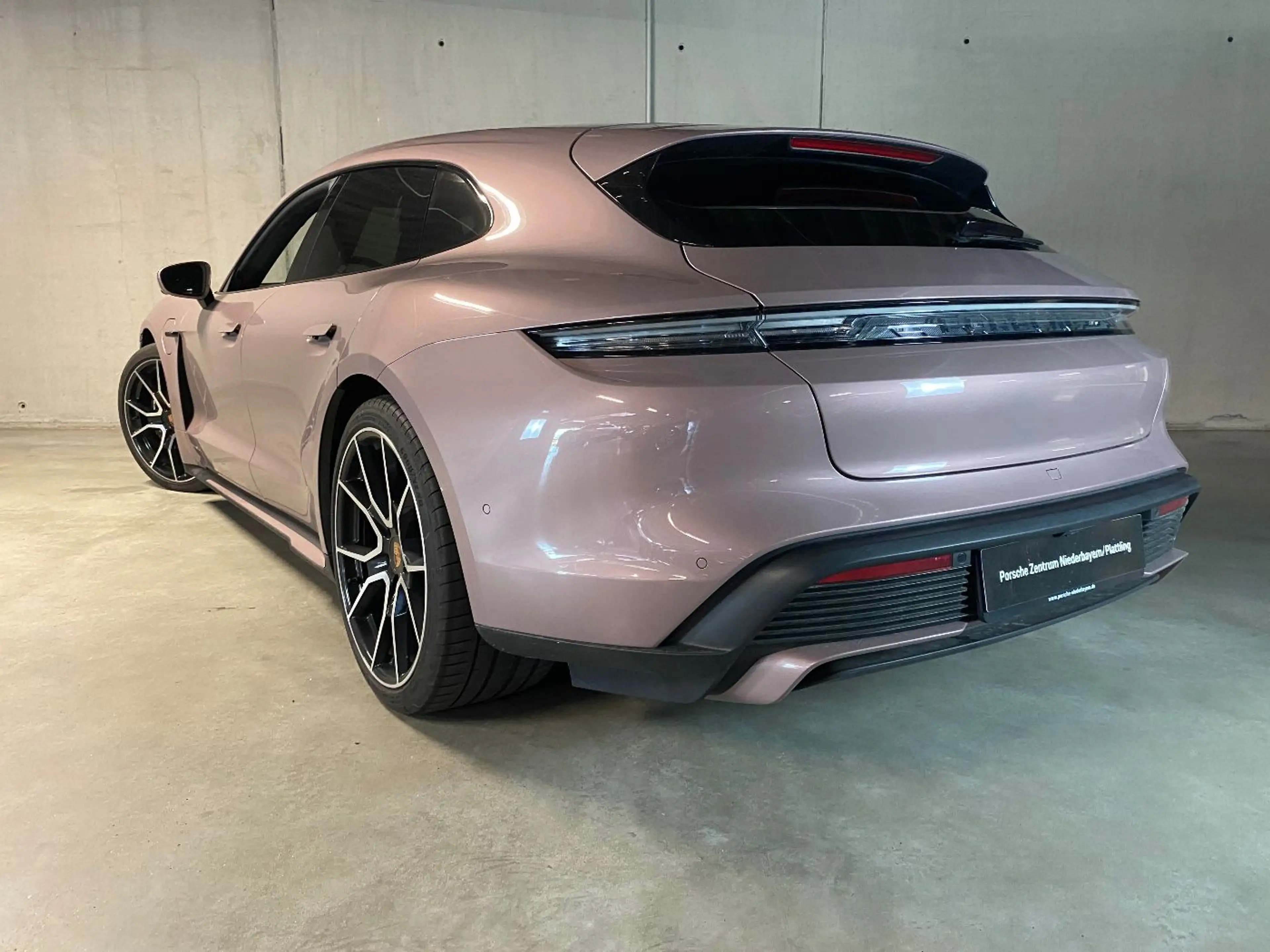 Porsche Taycan 4S Sport Turismo Black Edition — photo 4