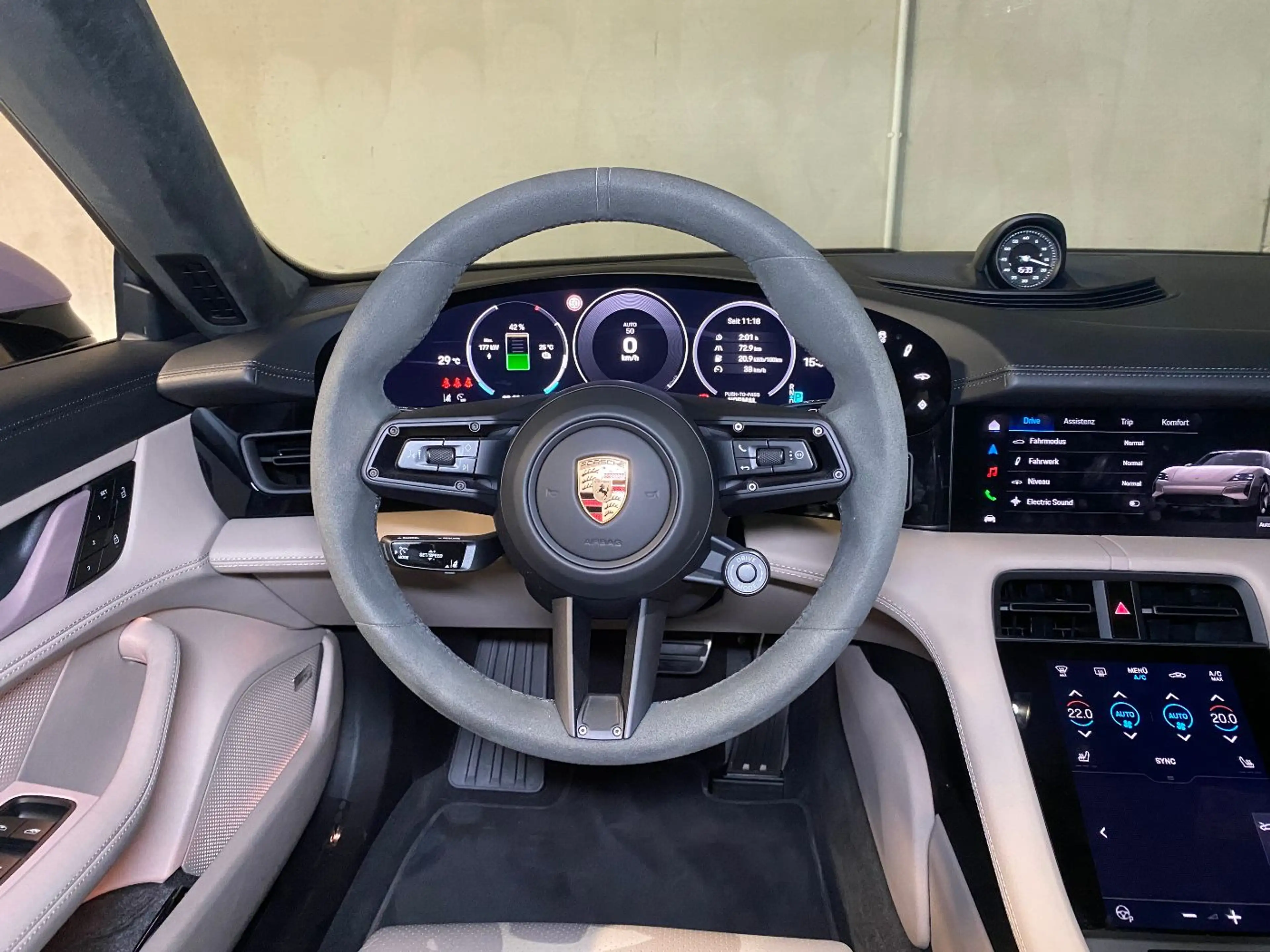 Porsche Taycan 4S Sport Turismo Black Edition — photo 13
