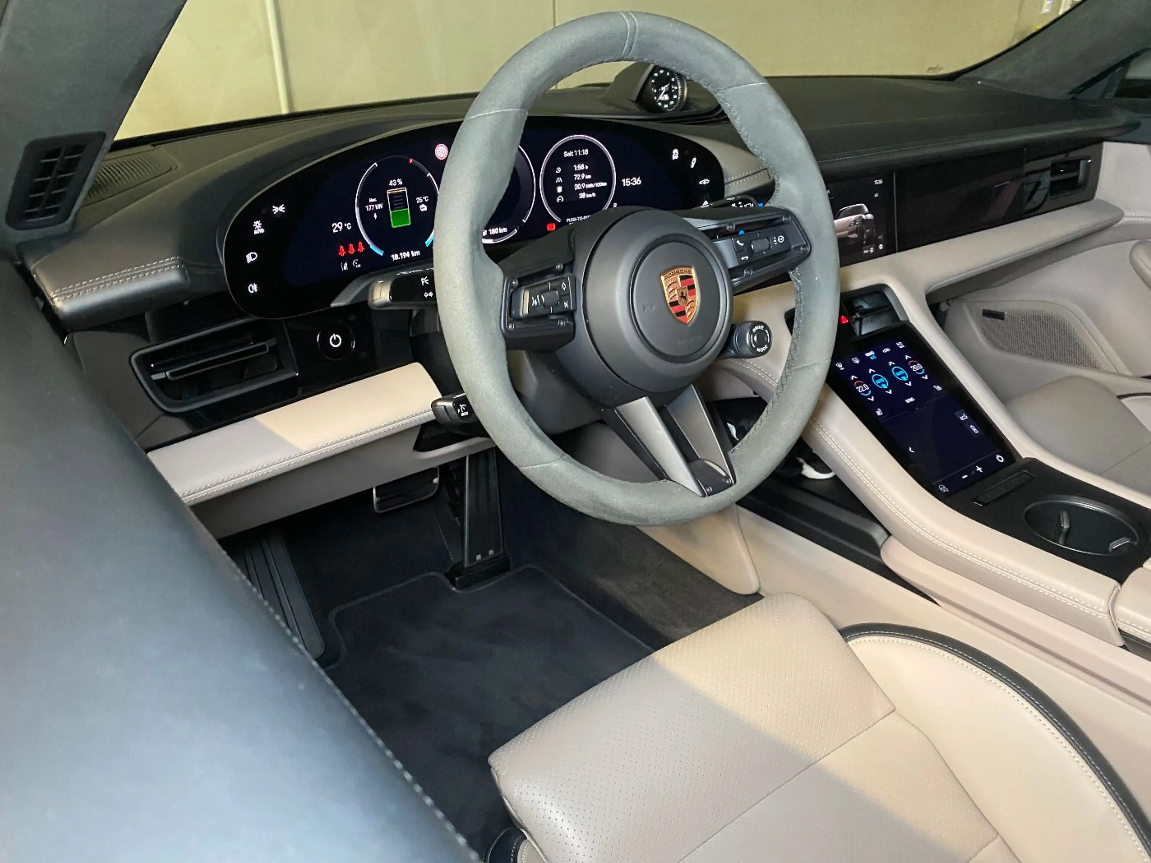 Porsche Taycan 4S Sport Turismo Black Edition — photo 11