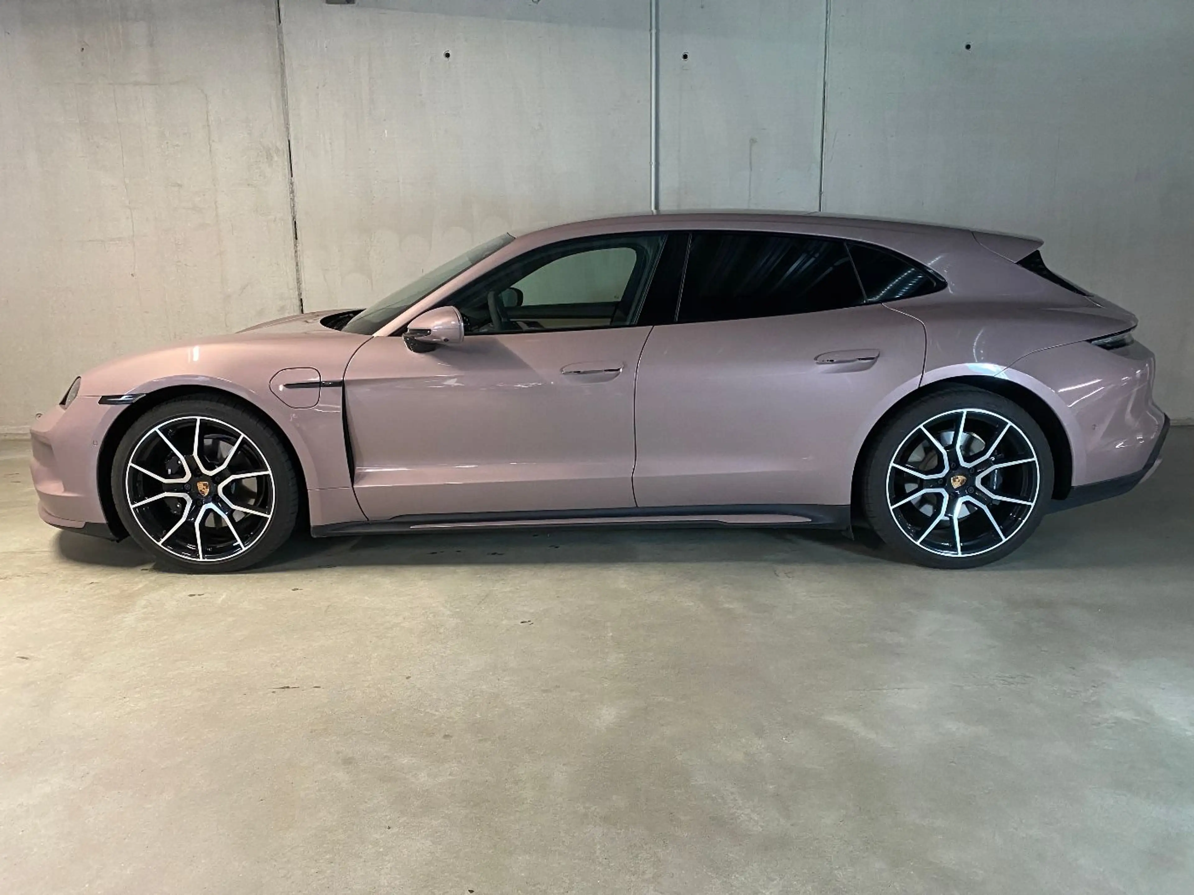 Porsche Taycan 4S Sport Turismo Black Edition — photo 3