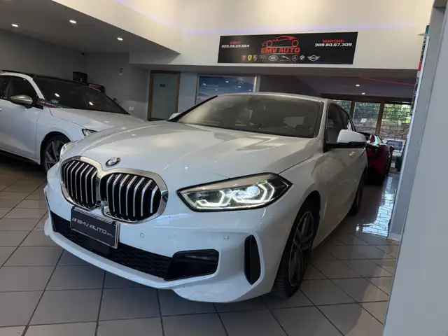 BMW 1 Series view 4