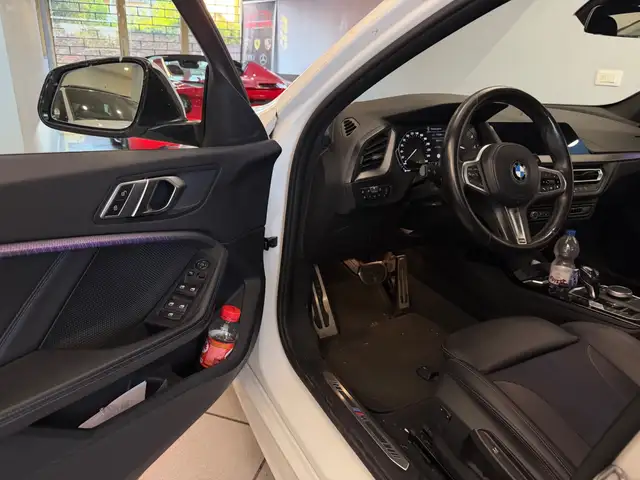 BMW 1 Series view 8