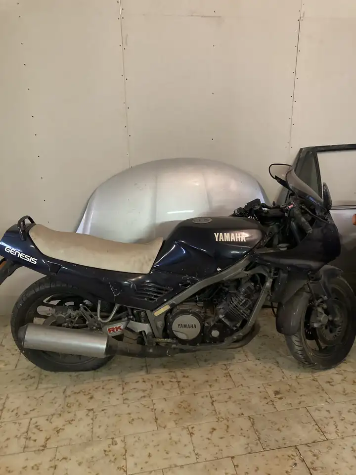 Yamaha FZ 750