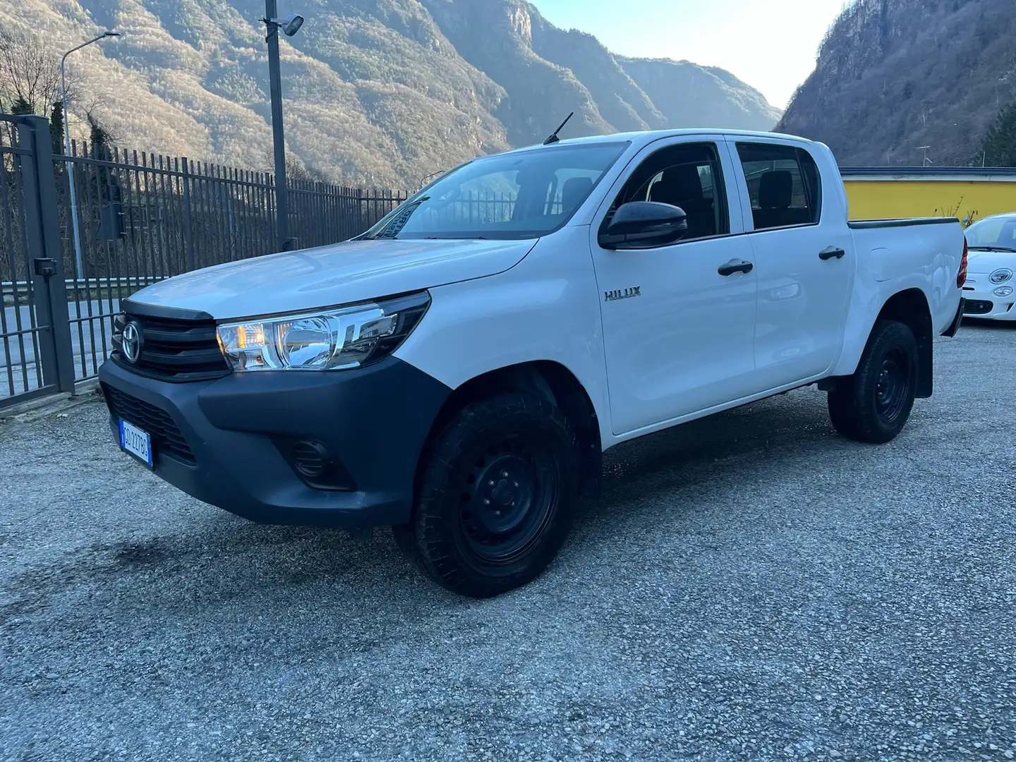 Toyota Hilux 2.4 d-4d double cab Comfort 4wd prezzo + IVA Bianco - 2