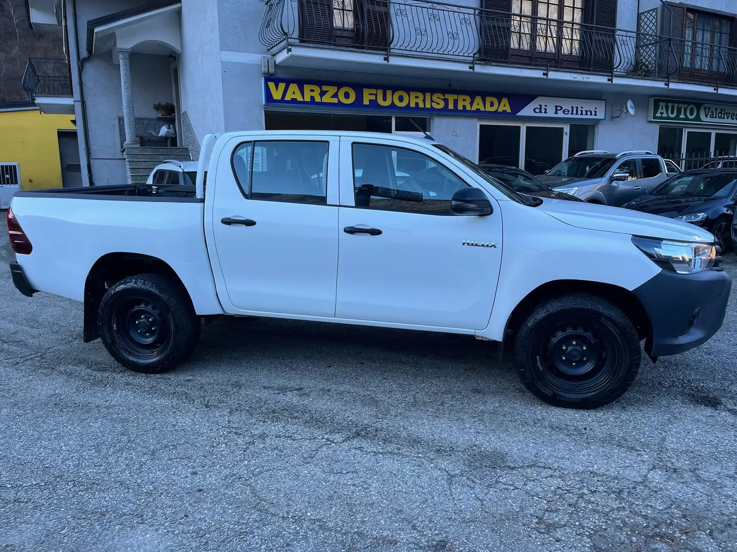 Toyota Hilux 2.4 d-4d double cab Comfort 4wd prezzo + IVA Bianco - 1