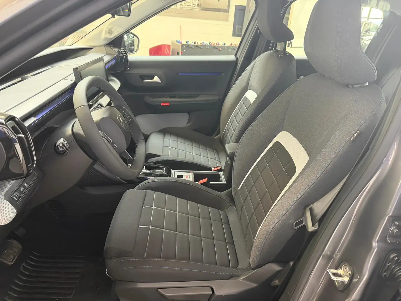 Citroen C3 C3 IV 2024 1.2 hybrid Plus 110cv edcs6 21